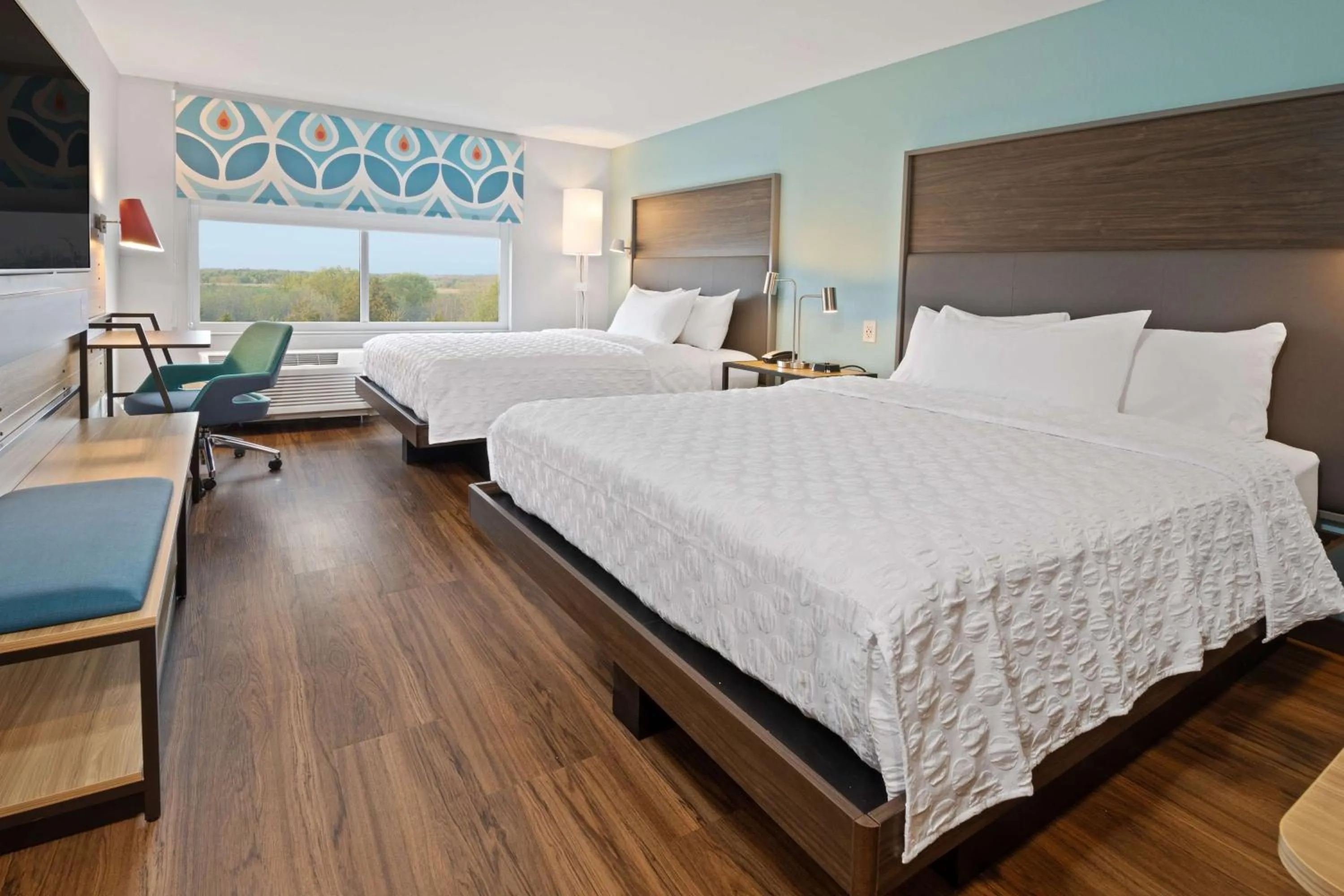 Bedroom, Bed in Tru By Hilton Sharonville, OH