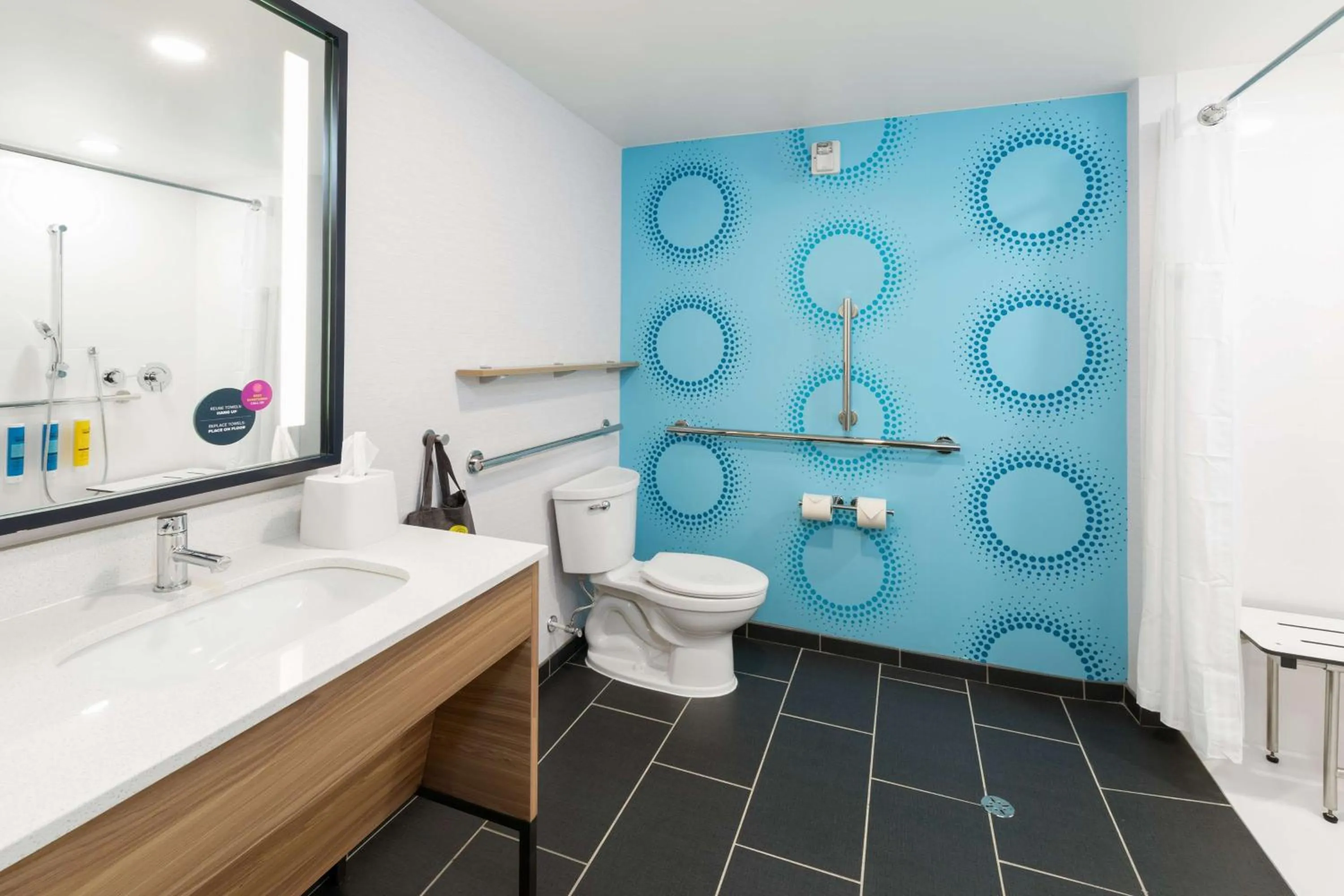 Bathroom in Tru By Hilton Sharonville, OH