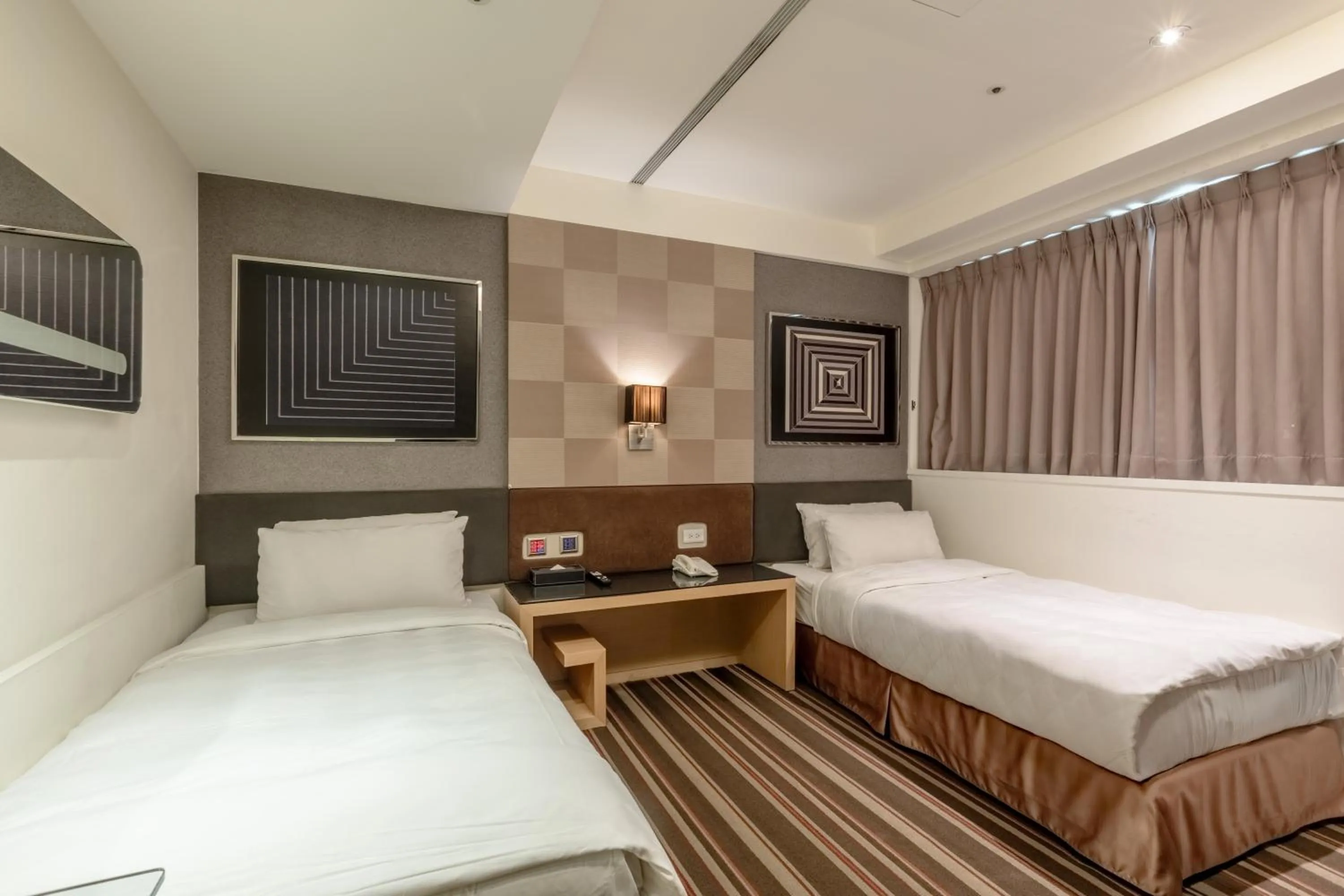 Photo of the whole room, Bed in Hotel G7 Taipei