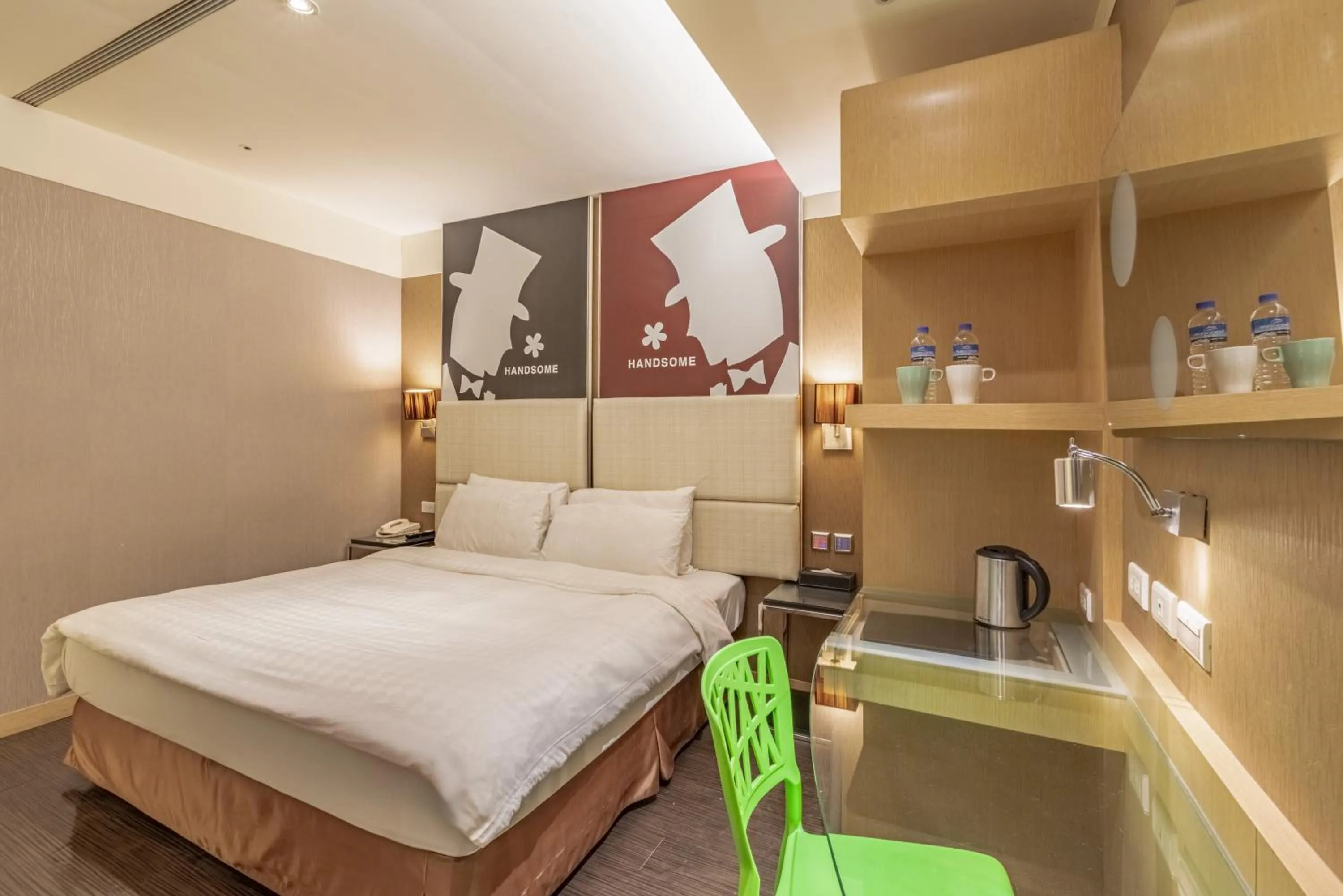 Photo of the whole room, Bed in Hotel G7 Taipei