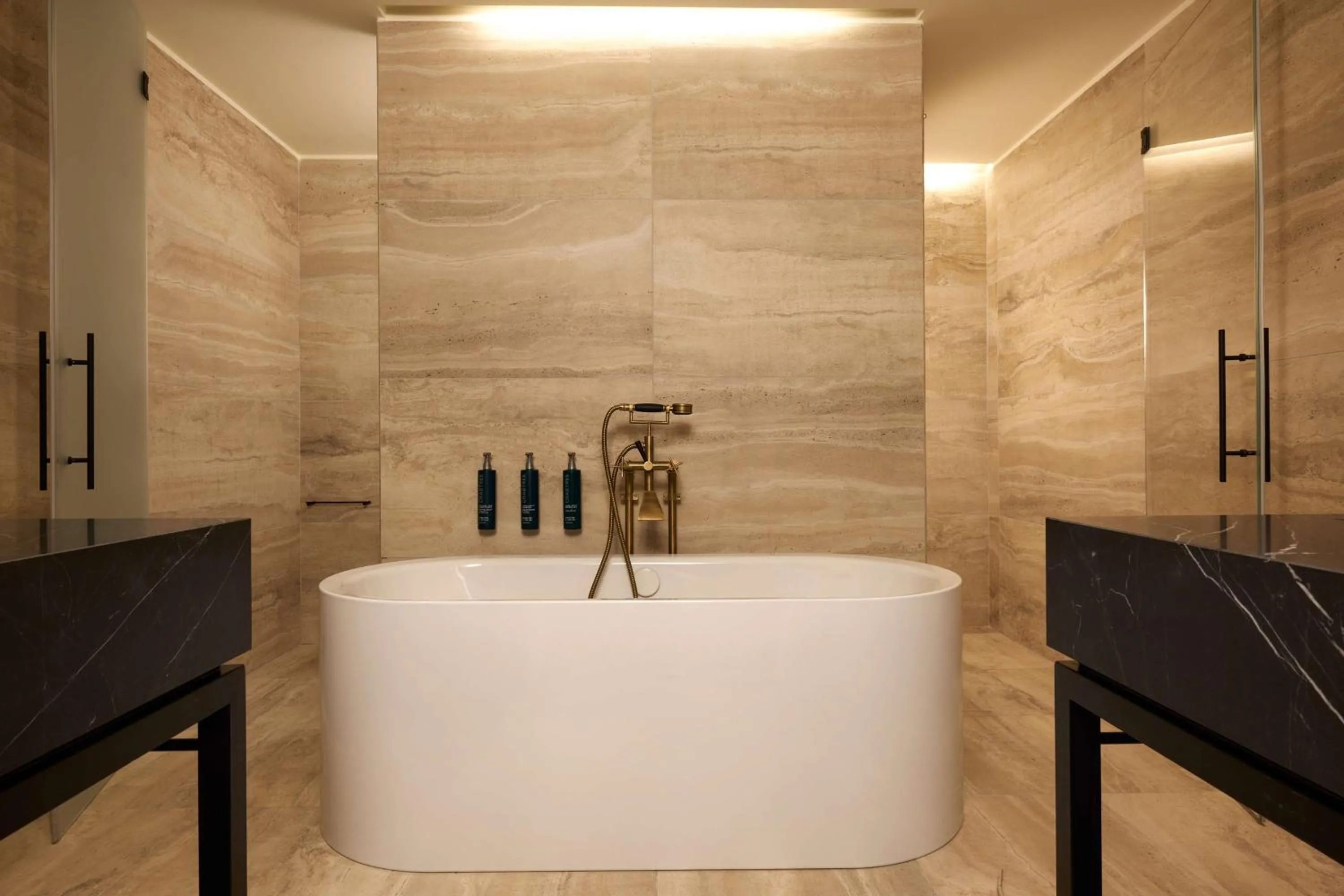 Bathroom in Hilton Rome Eur La Lama