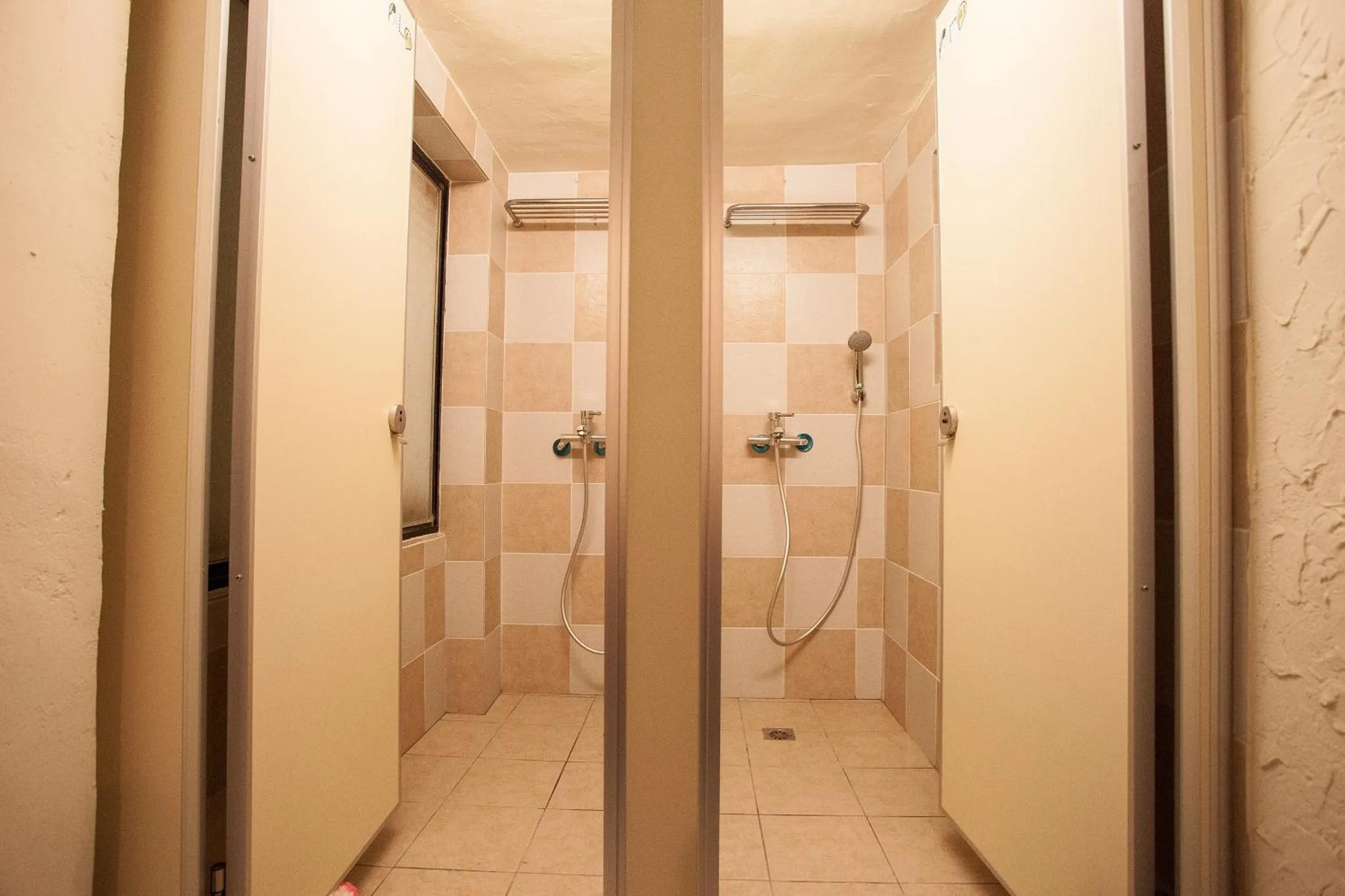 Shower in May Rooms Taipei Nangang Station