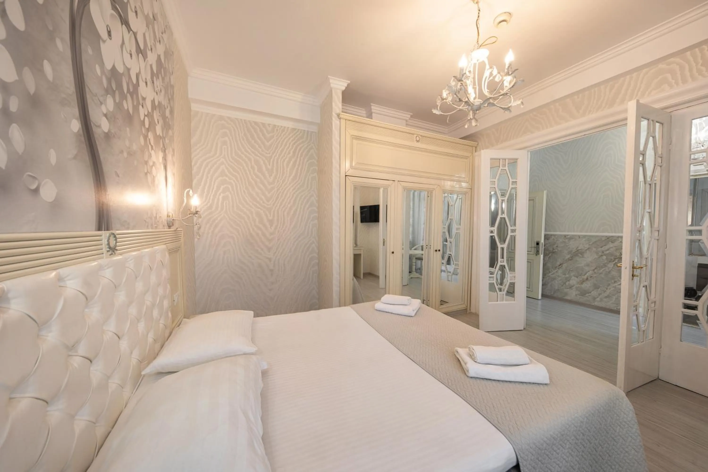 Photo of the whole room, Bed in Carol Boutique & SPA ex Vila Cornelia