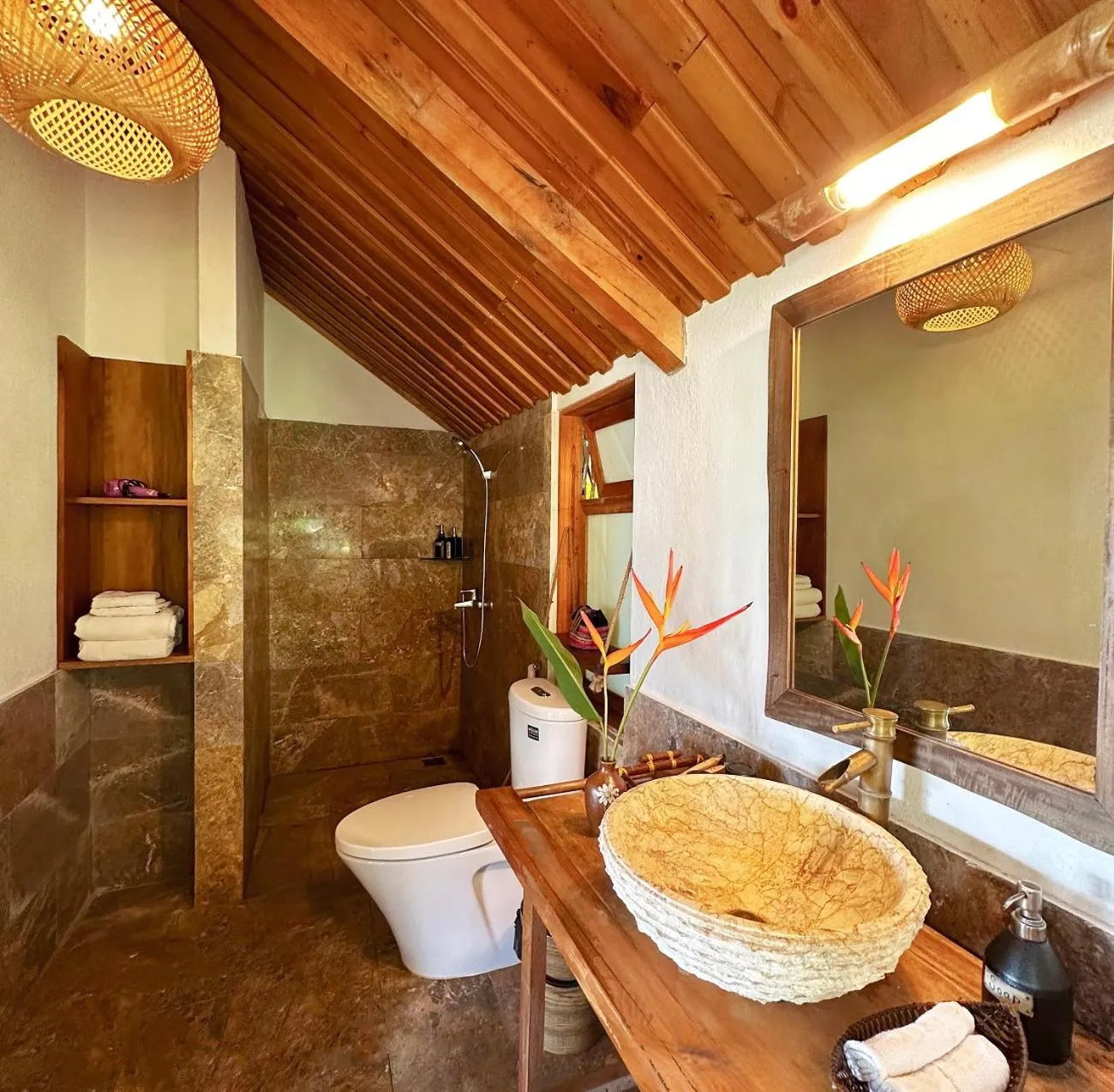 Shower in PU LUONG BOUTIQUE GARDEN