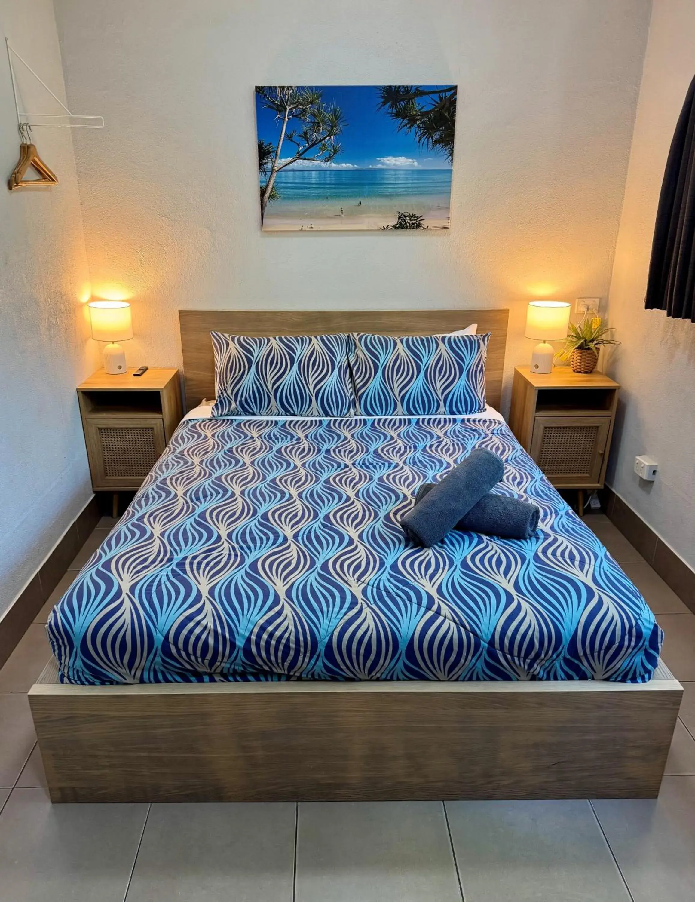 Private Queen + Shared Ensuite in Noosa Flashpackers Private Queen + Shared Ensuite in Noosa Flashpackers