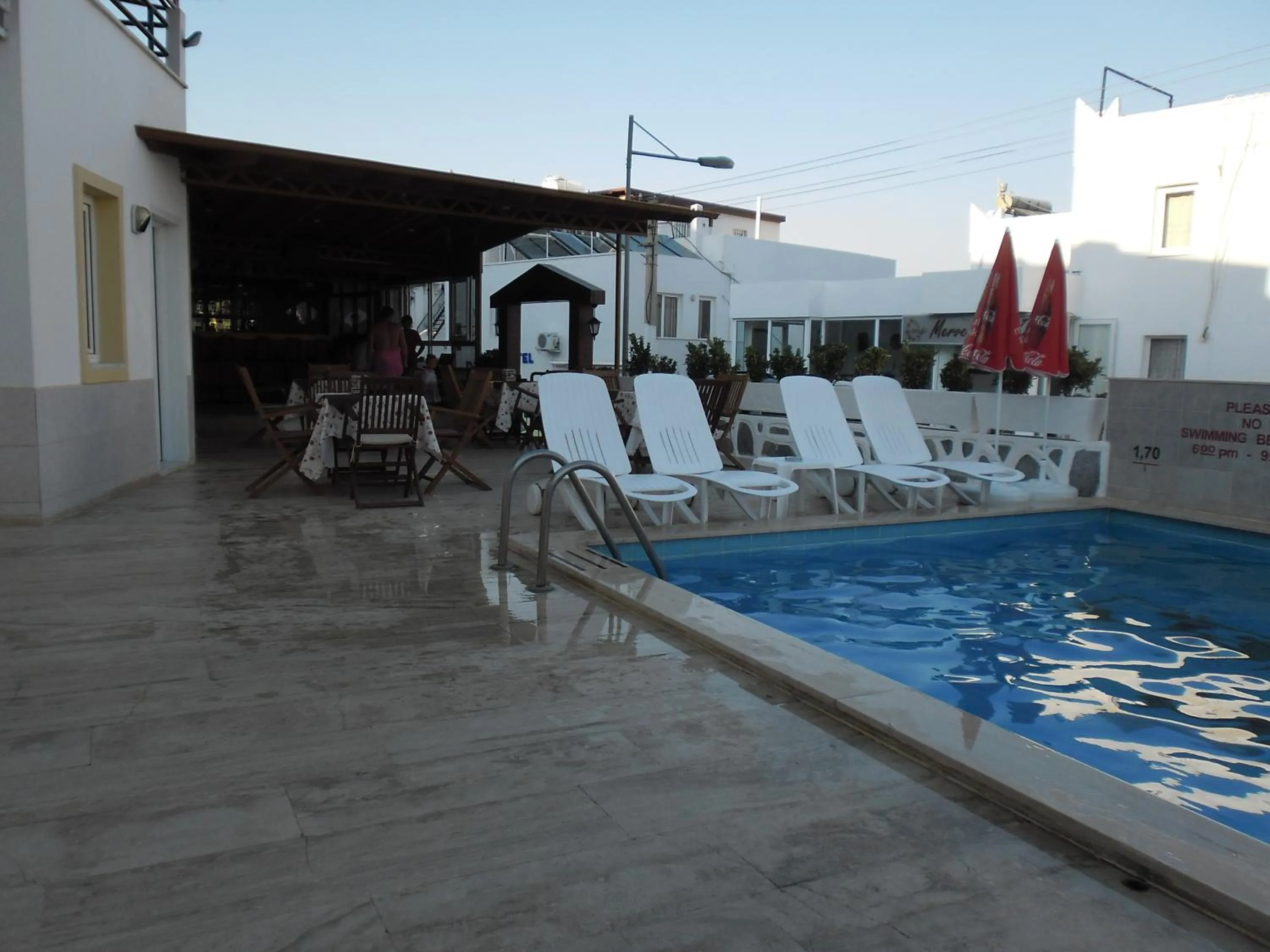 Swimming pool in Cam Hotel