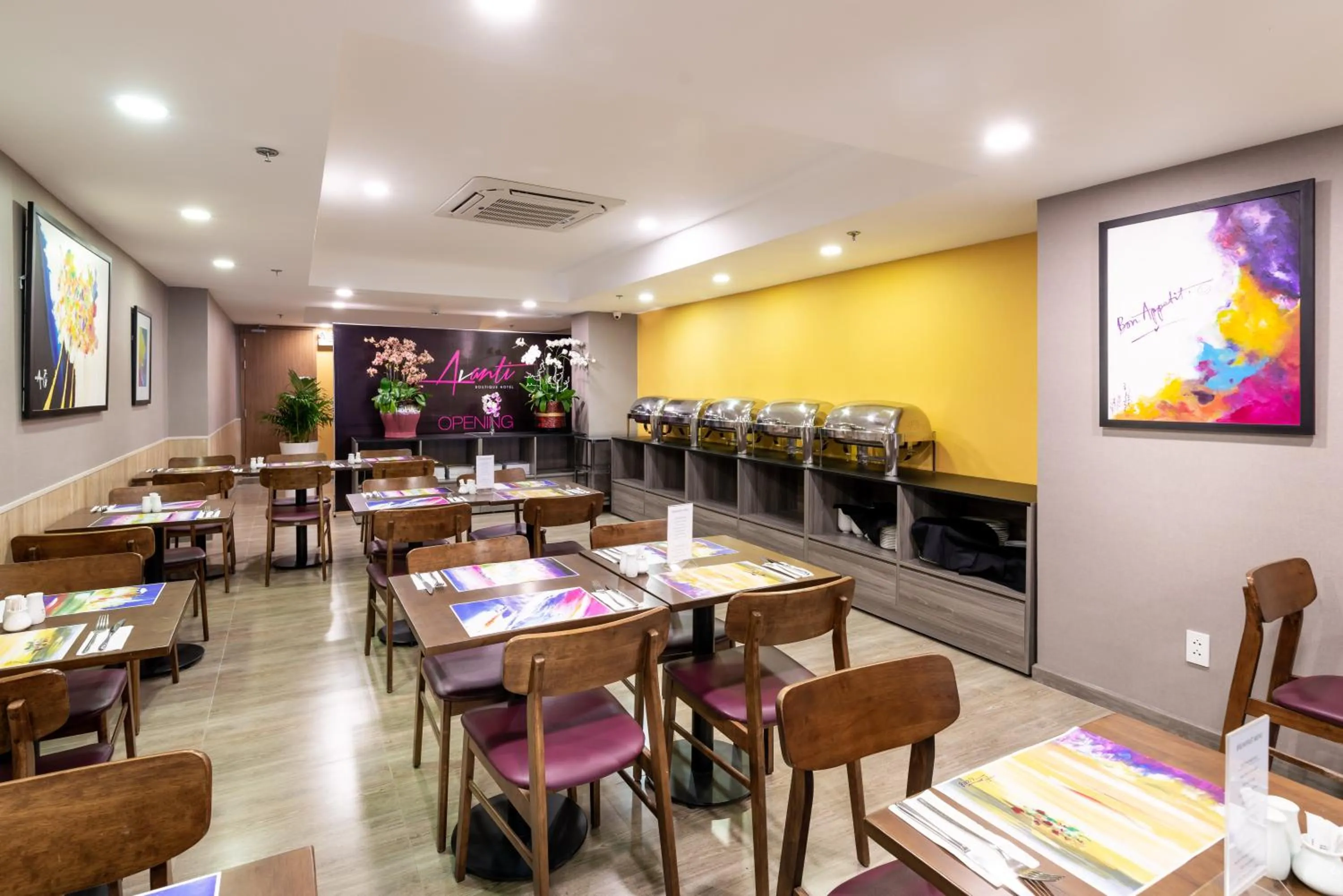 Restaurant/places to eat in Avanti Boutique Hotel