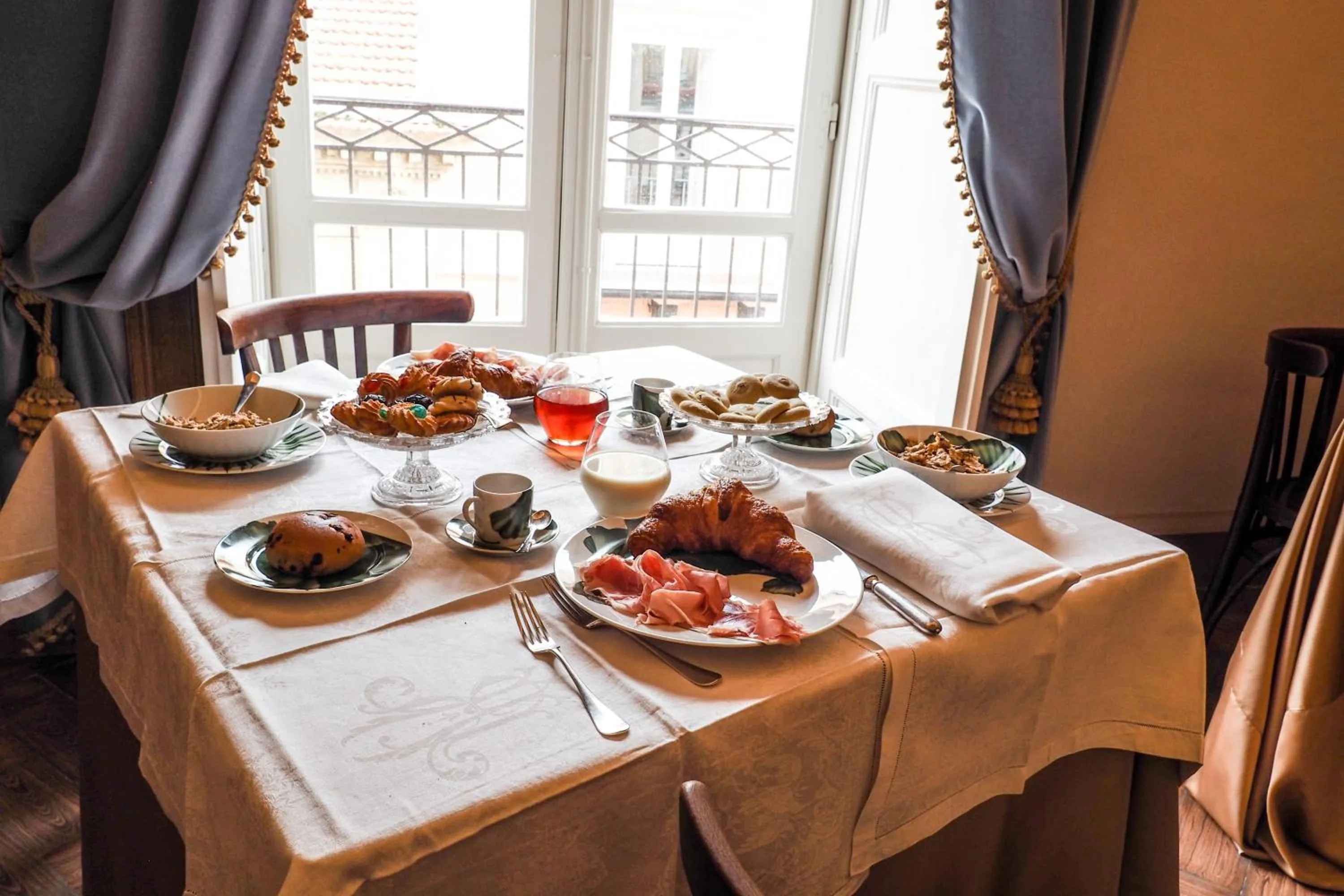 Food and drinks in Palazzo Degli Antoci