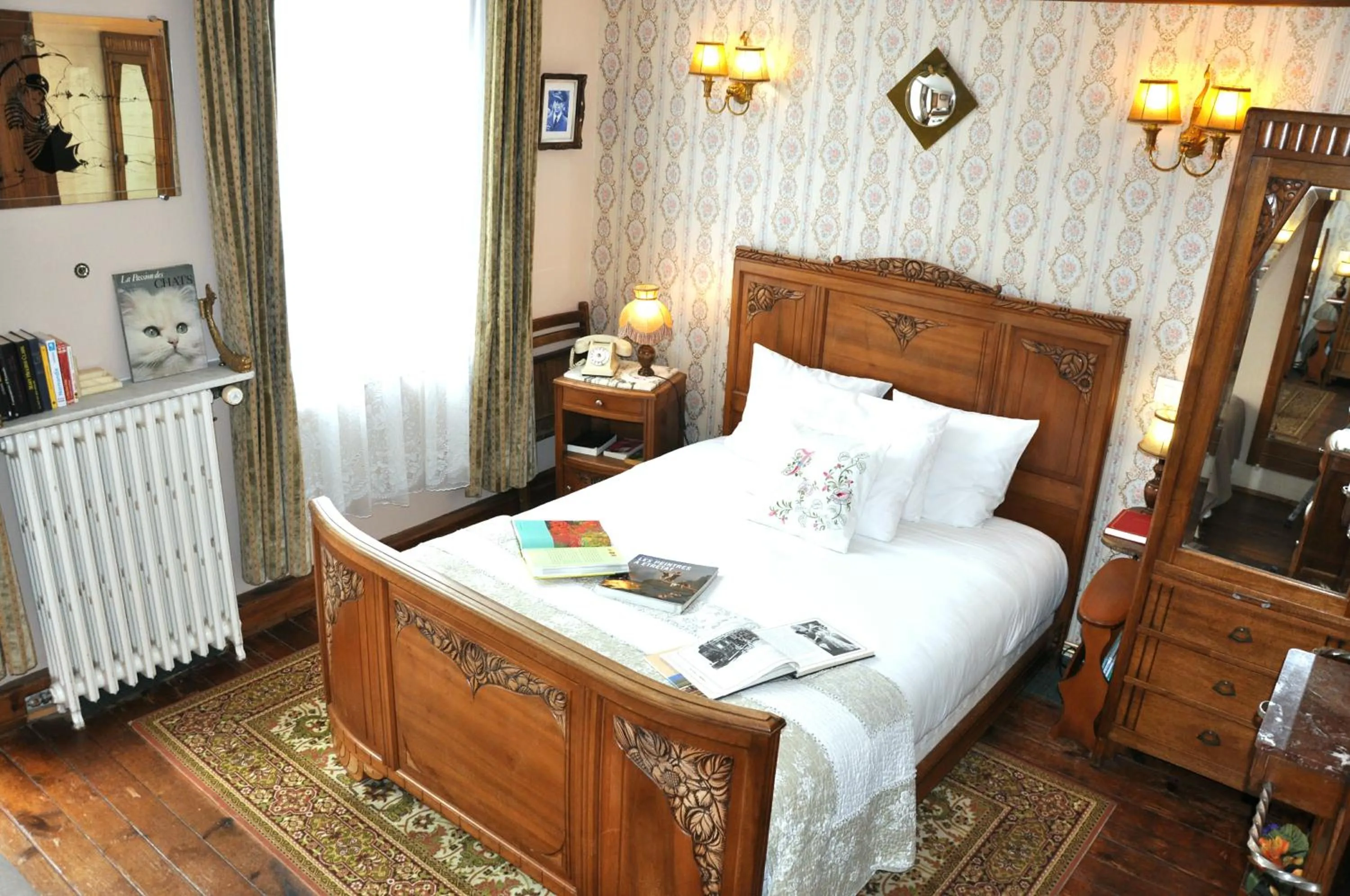Bed in Detective Hotel