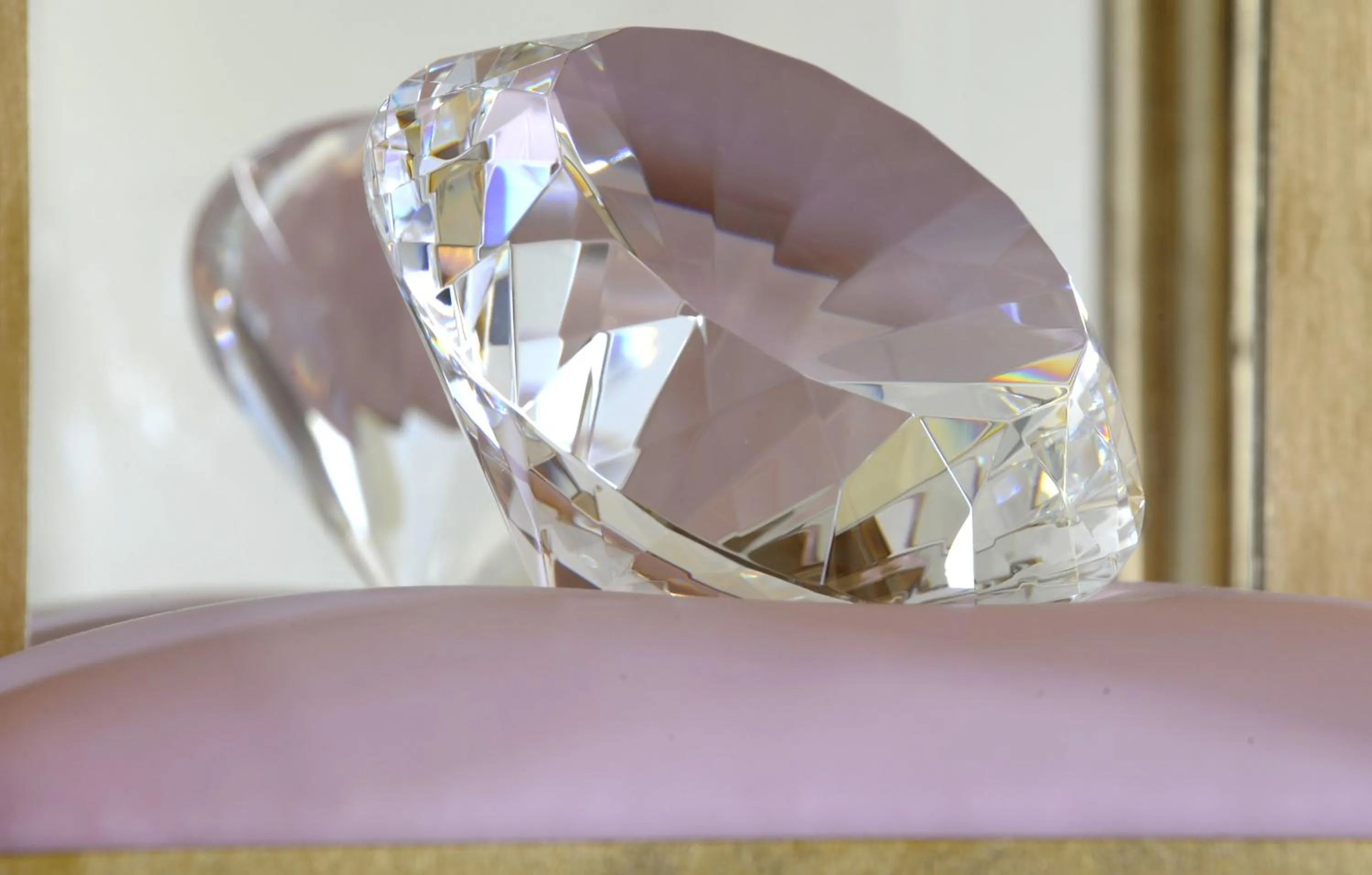 Decorative detail in Detective Hotel