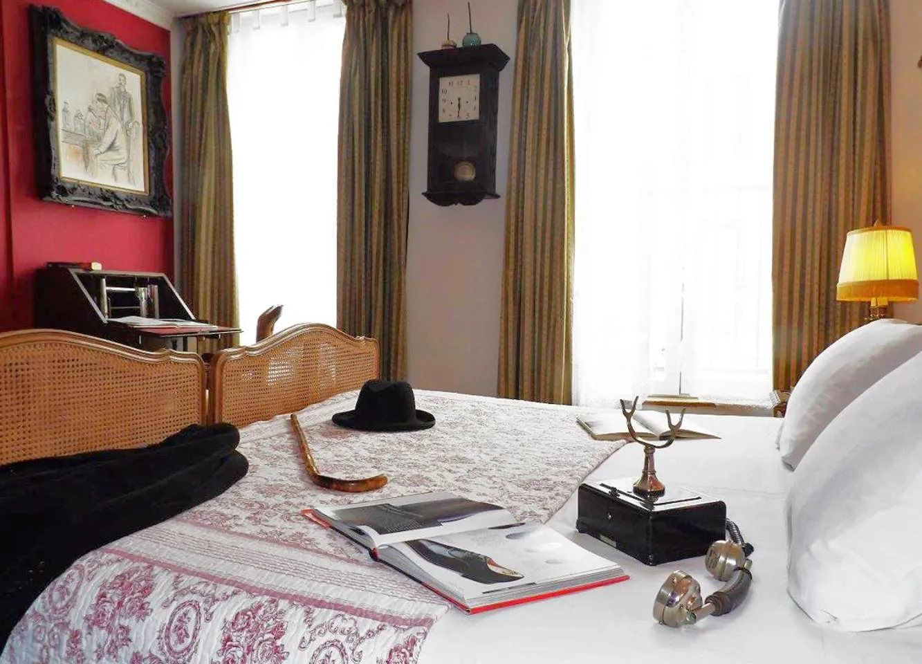 Bed in Detective Hotel