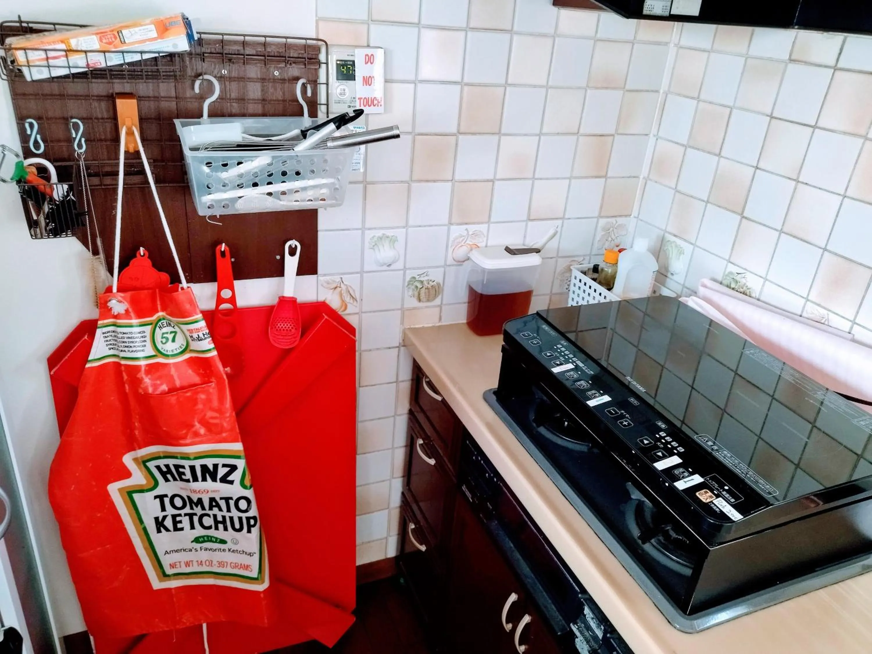 Communal kitchen in Osaka Tomato Guesthouse