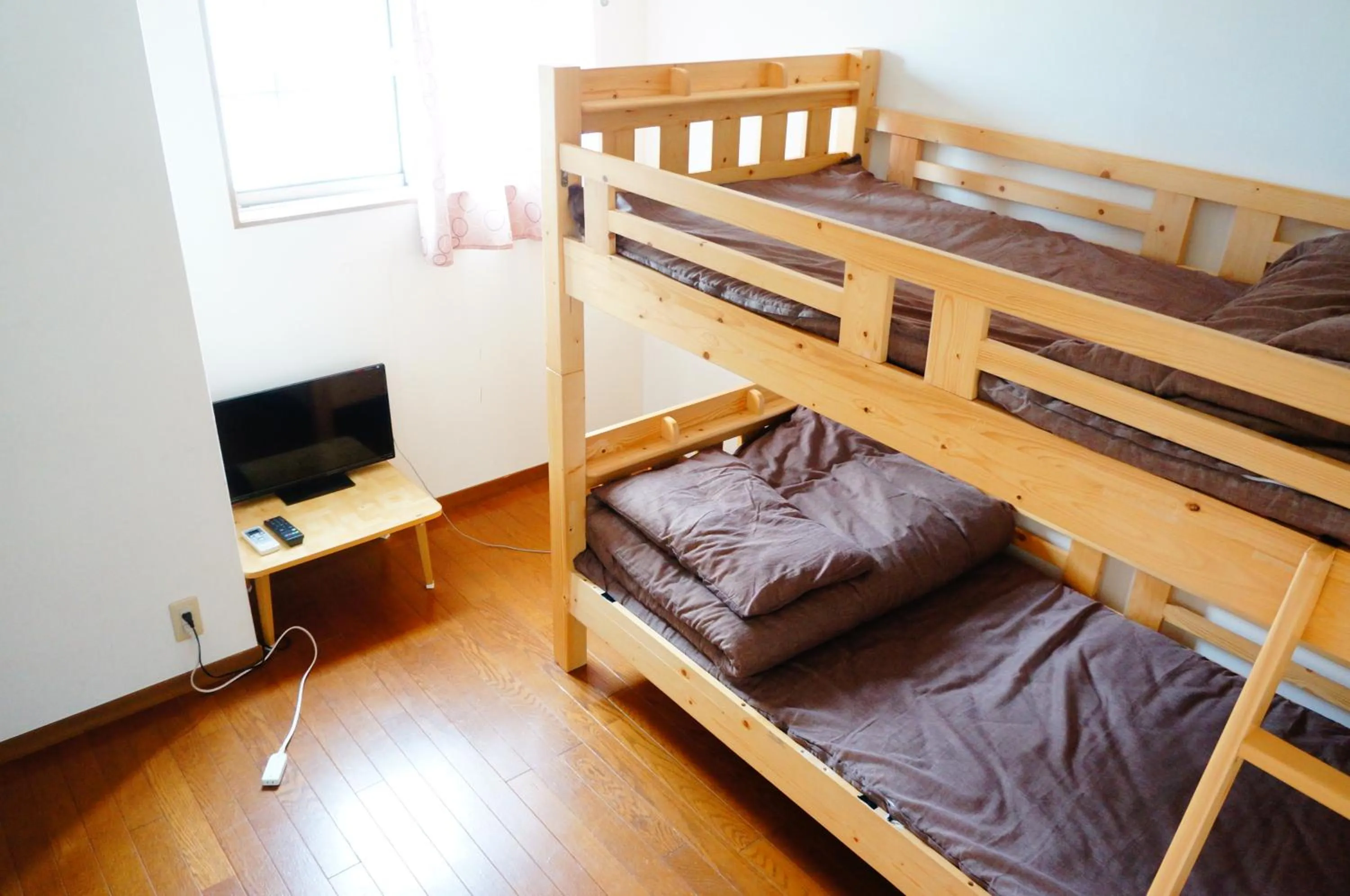 Photo of the whole room, Bed in Osaka Tomato Guesthouse