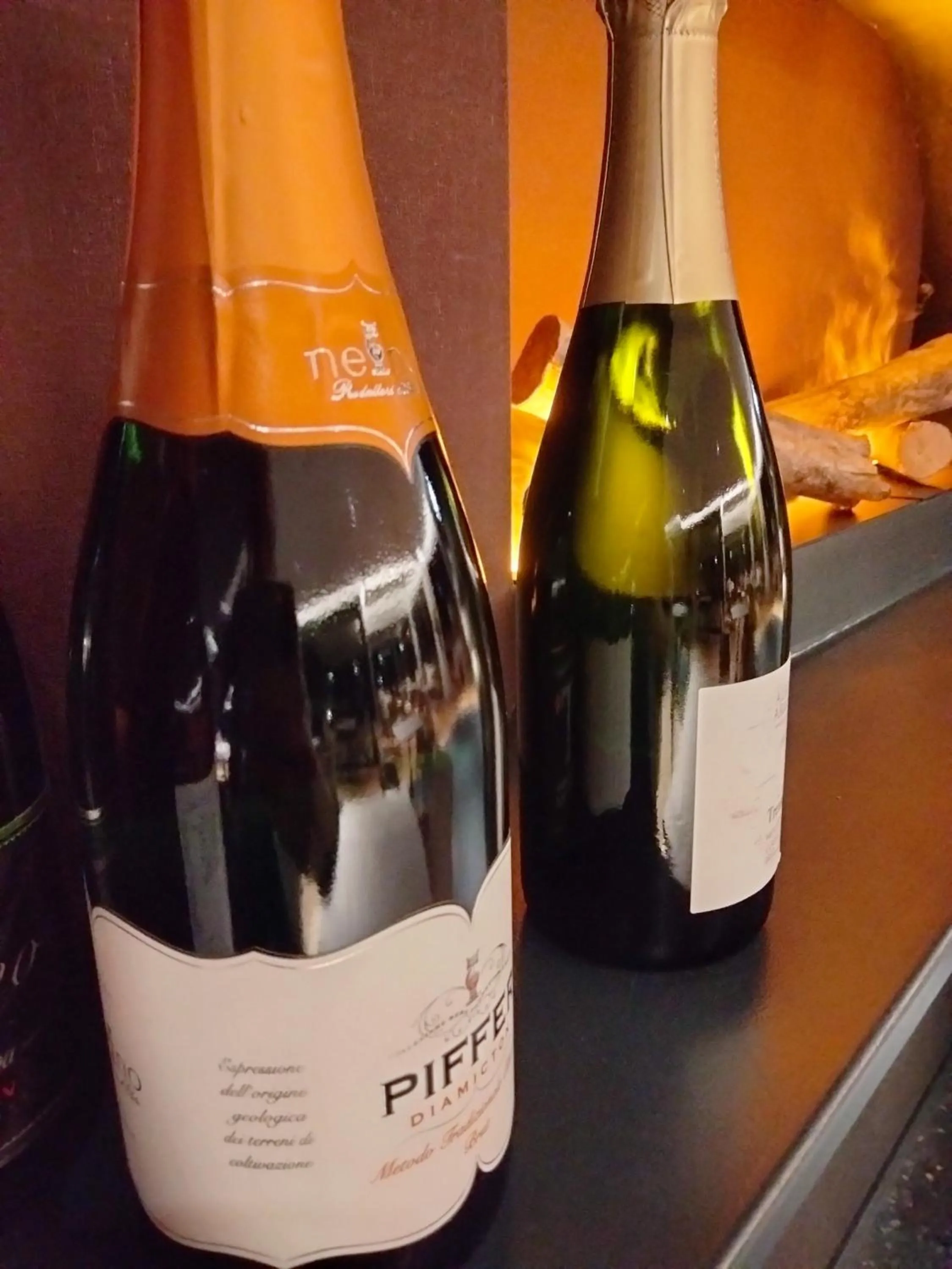 Communal lounge/ TV room in Hotel Ristorante Al Caminetto WorldHotels Crafted Adults Only