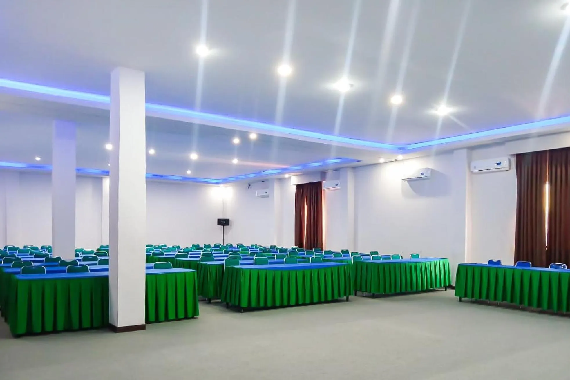 Meeting/conference room in RedDoorz Plus at Hotel Lestari Karema Mamuju