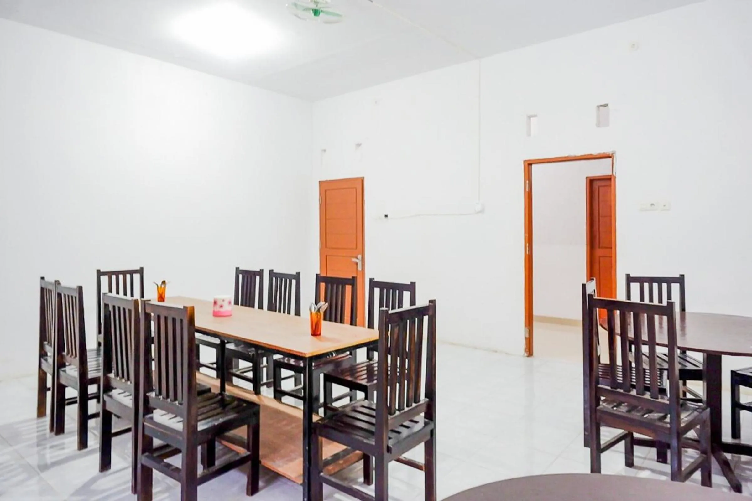 Seating area in RedDoorz Plus at Hotel Lestari Karema Mamuju