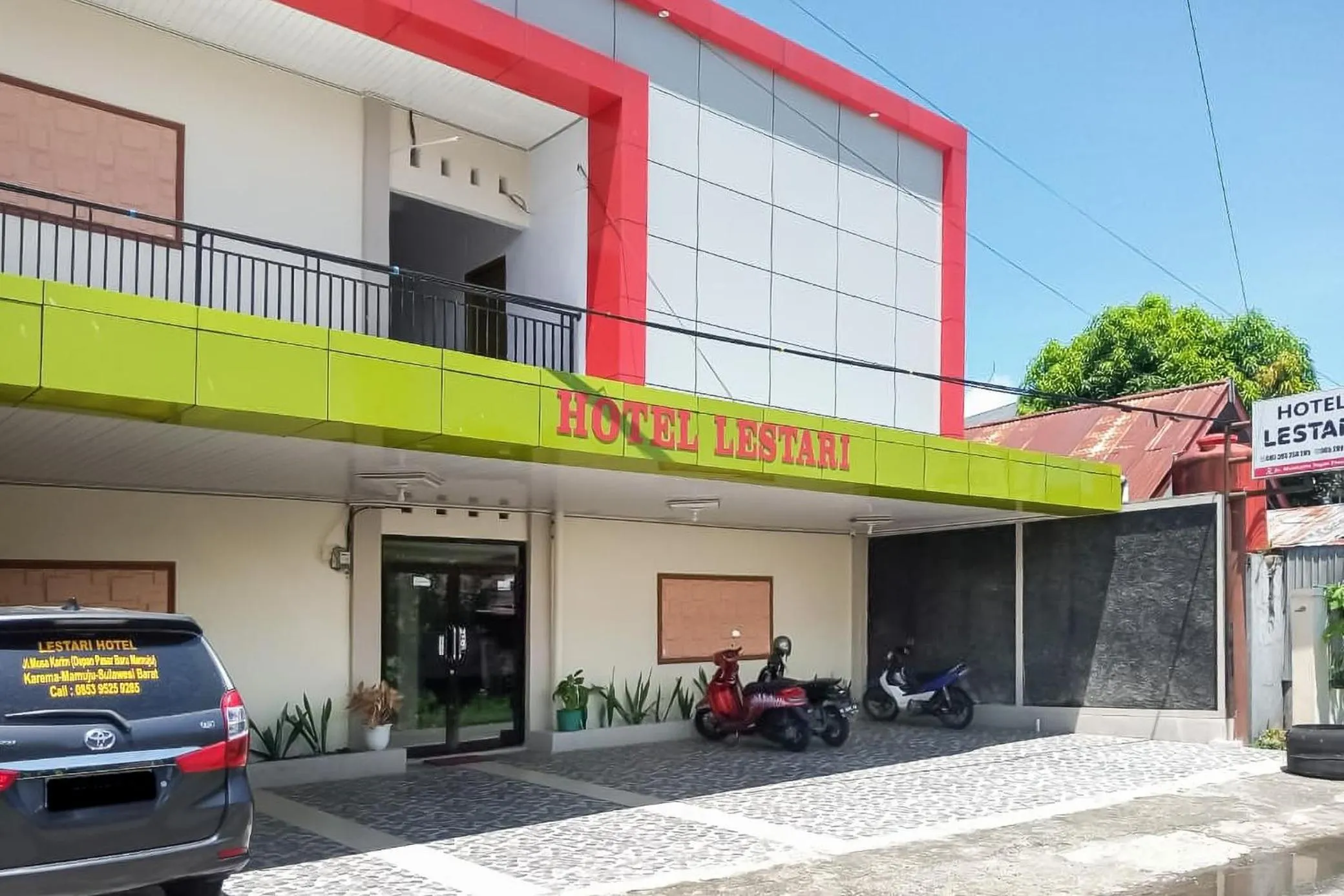 Facade/entrance in RedDoorz Plus at Hotel Lestari Karema Mamuju