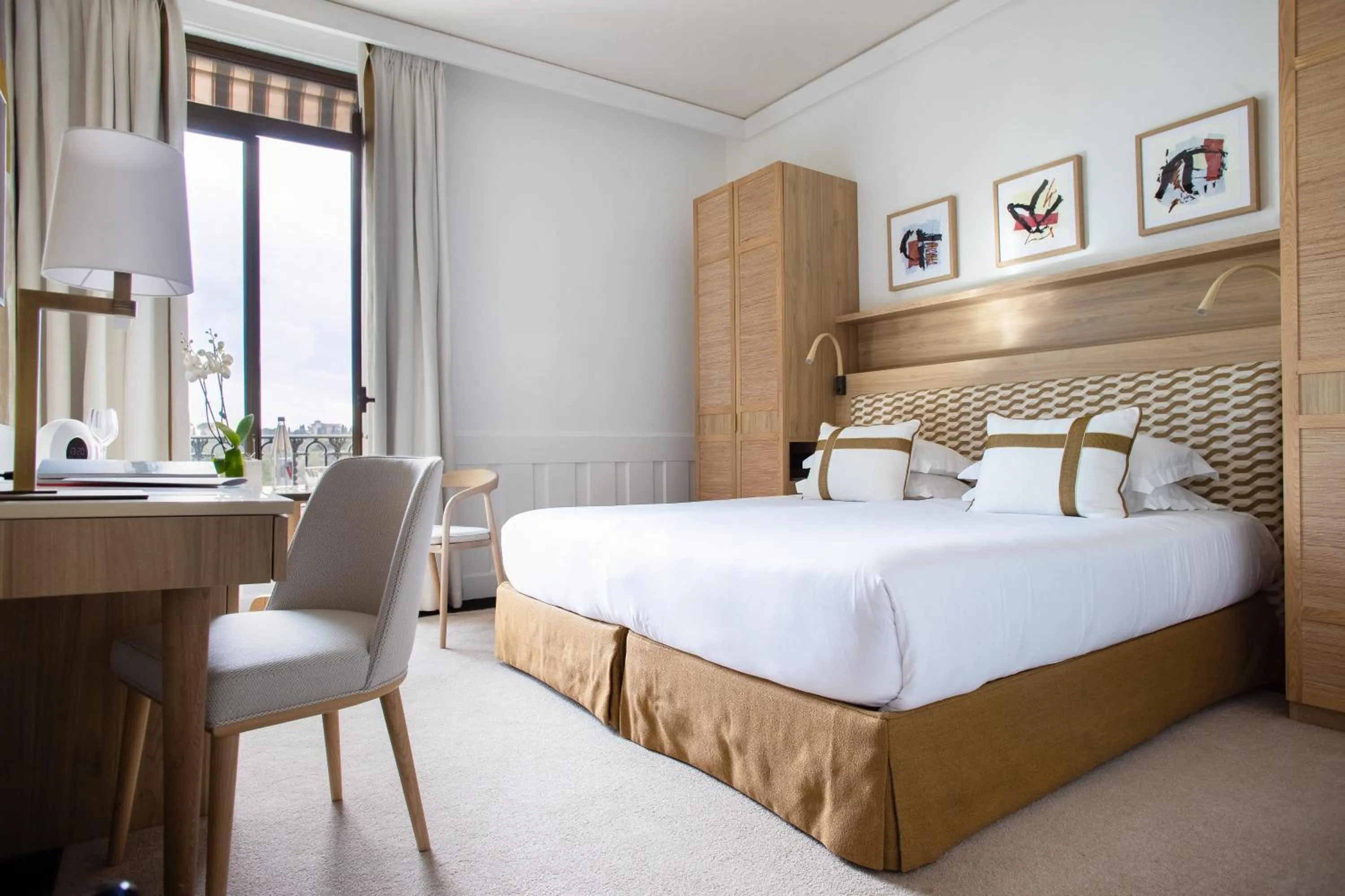 Bedroom in Hotel Royal-Riviera