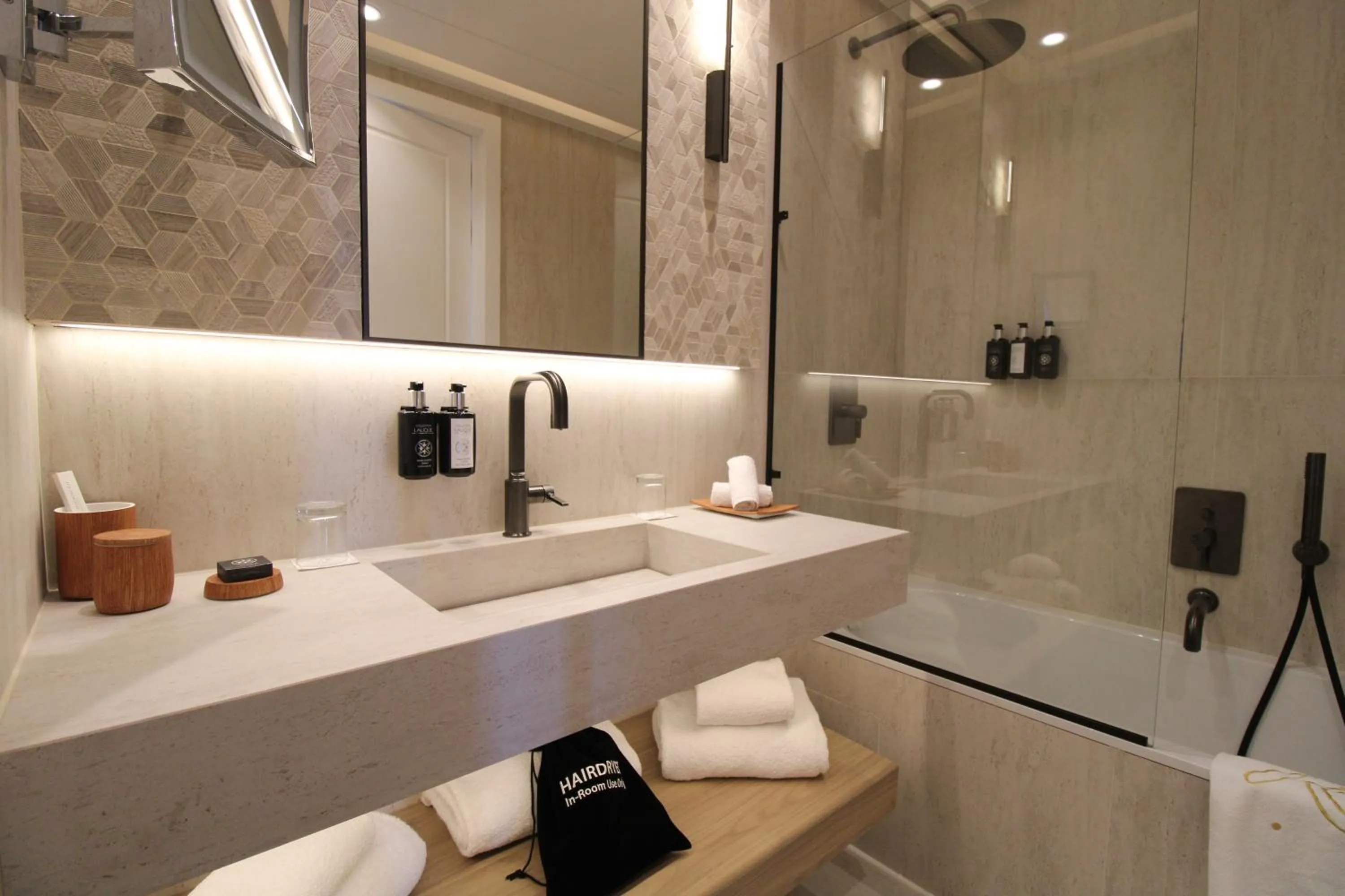 Bathroom in Hotel Royal-Riviera