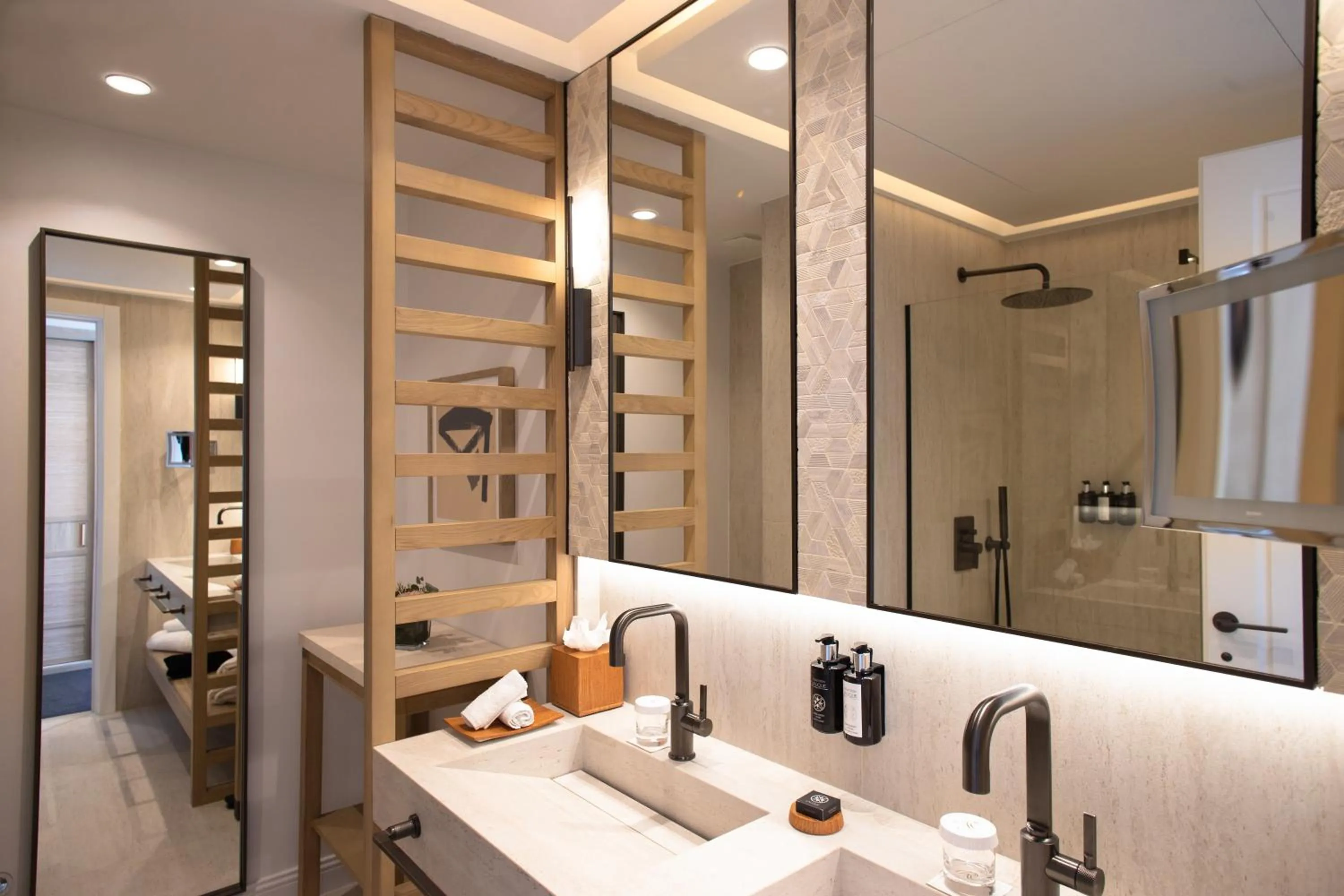 Bathroom in Hotel Royal-Riviera