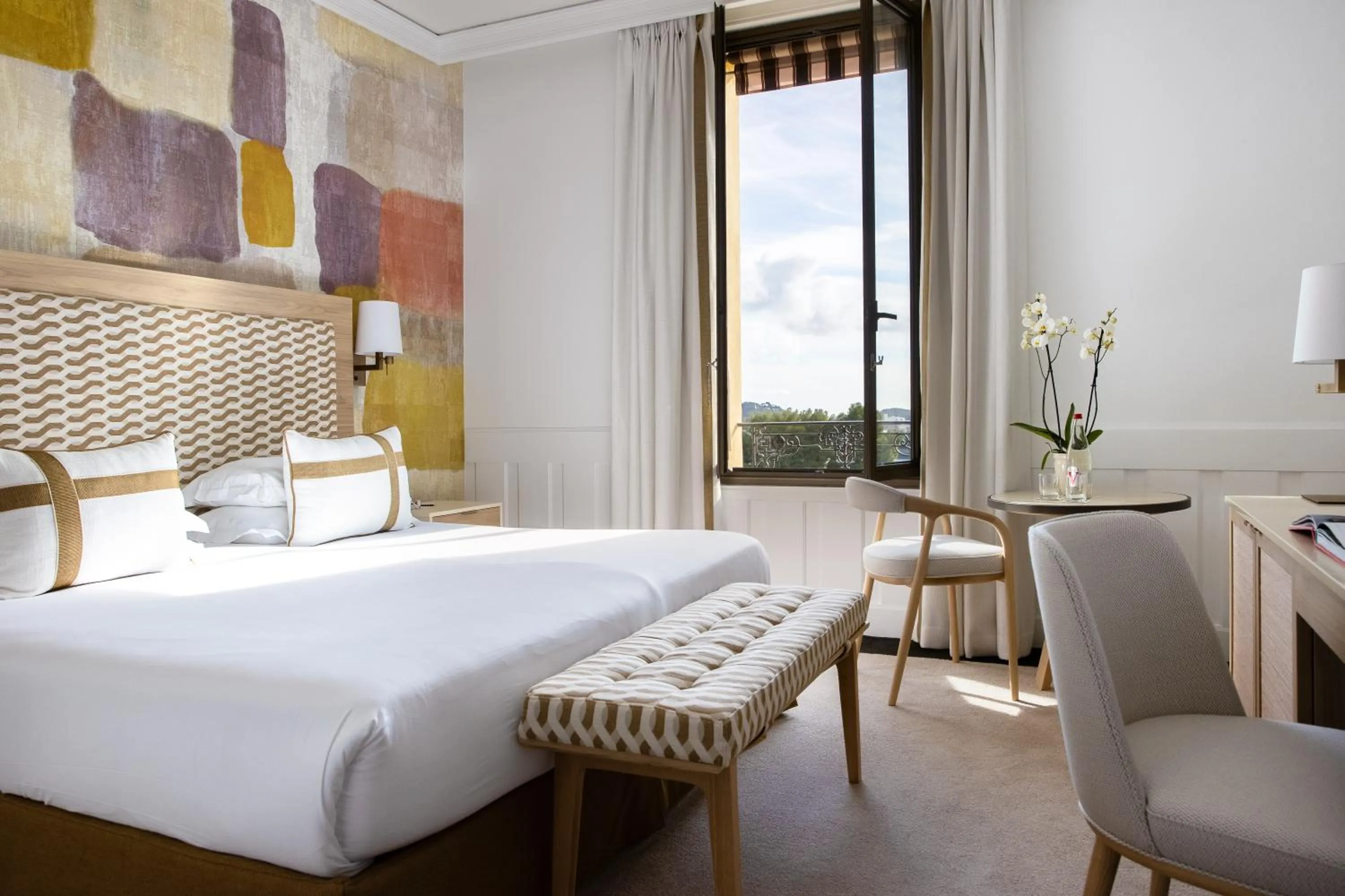 Property building in Hotel Royal-Riviera