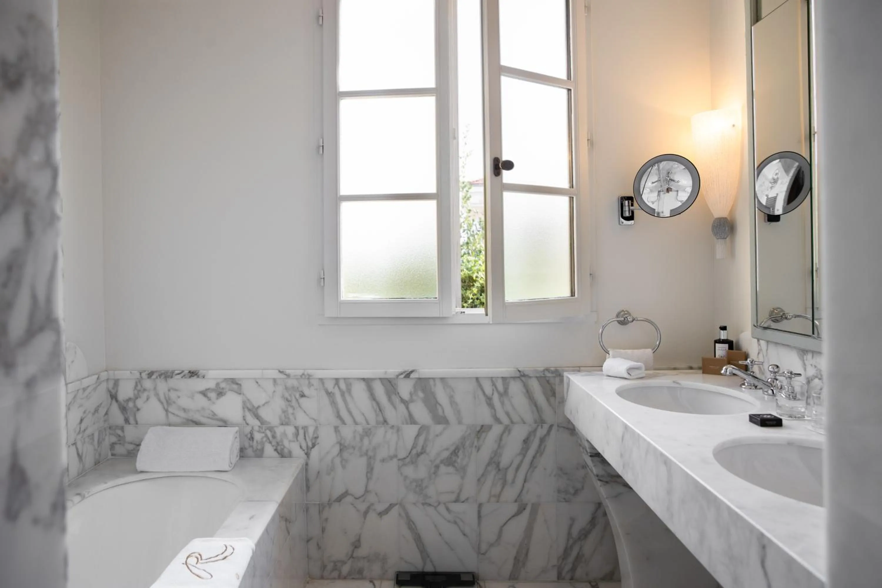 Bathroom in Hotel Royal-Riviera