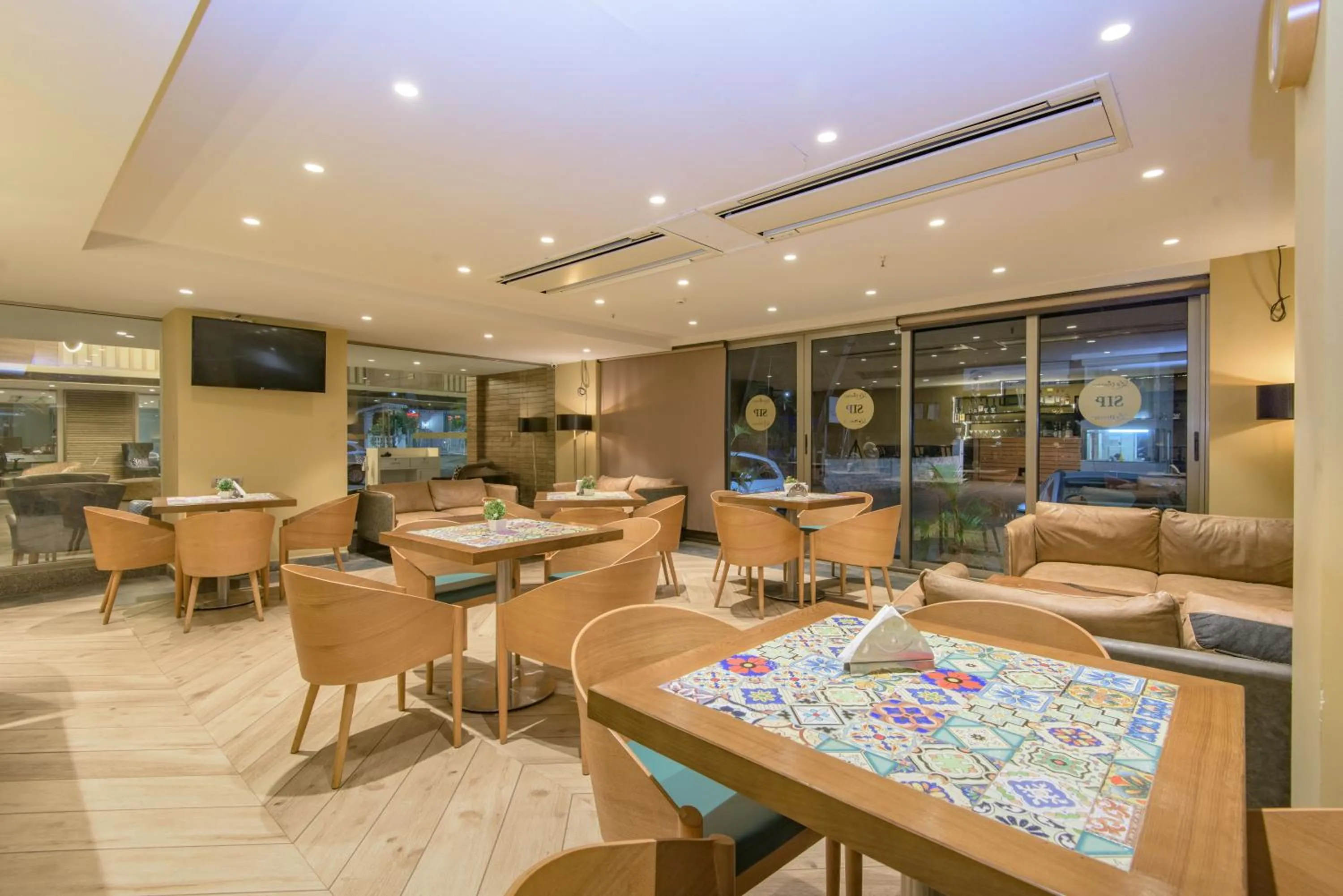 Lounge or bar in The Fern Residency Calangute-Baga, Goa