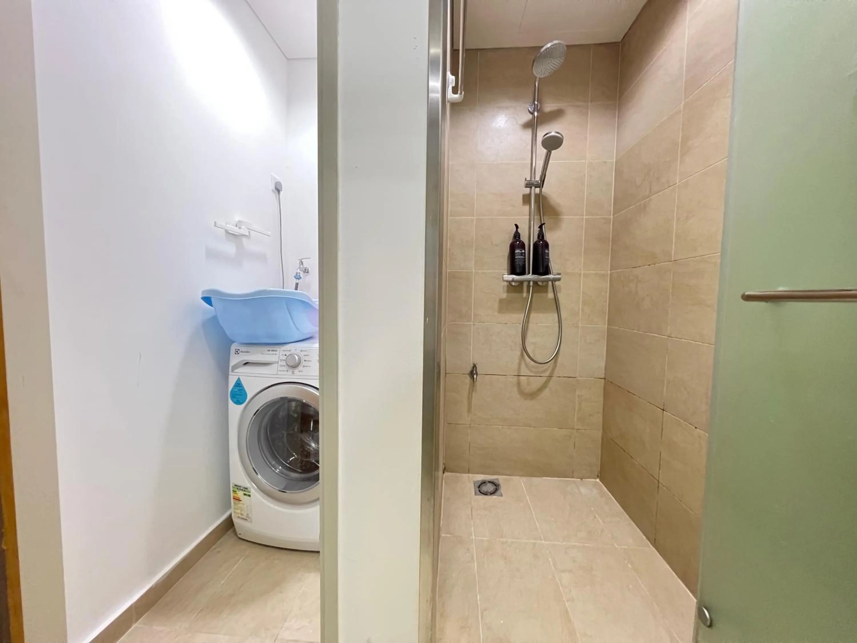 Shower in Plaza Arkadia Desa Parkcity by KLhomesweet