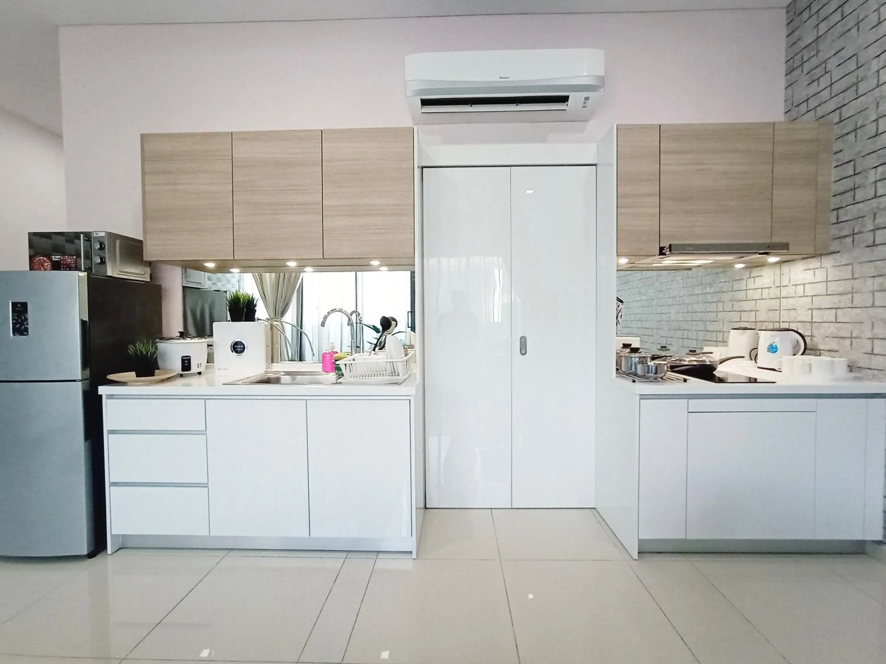 Kitchen or kitchenette in Plaza Arkadia Desa Parkcity by KLhomesweet