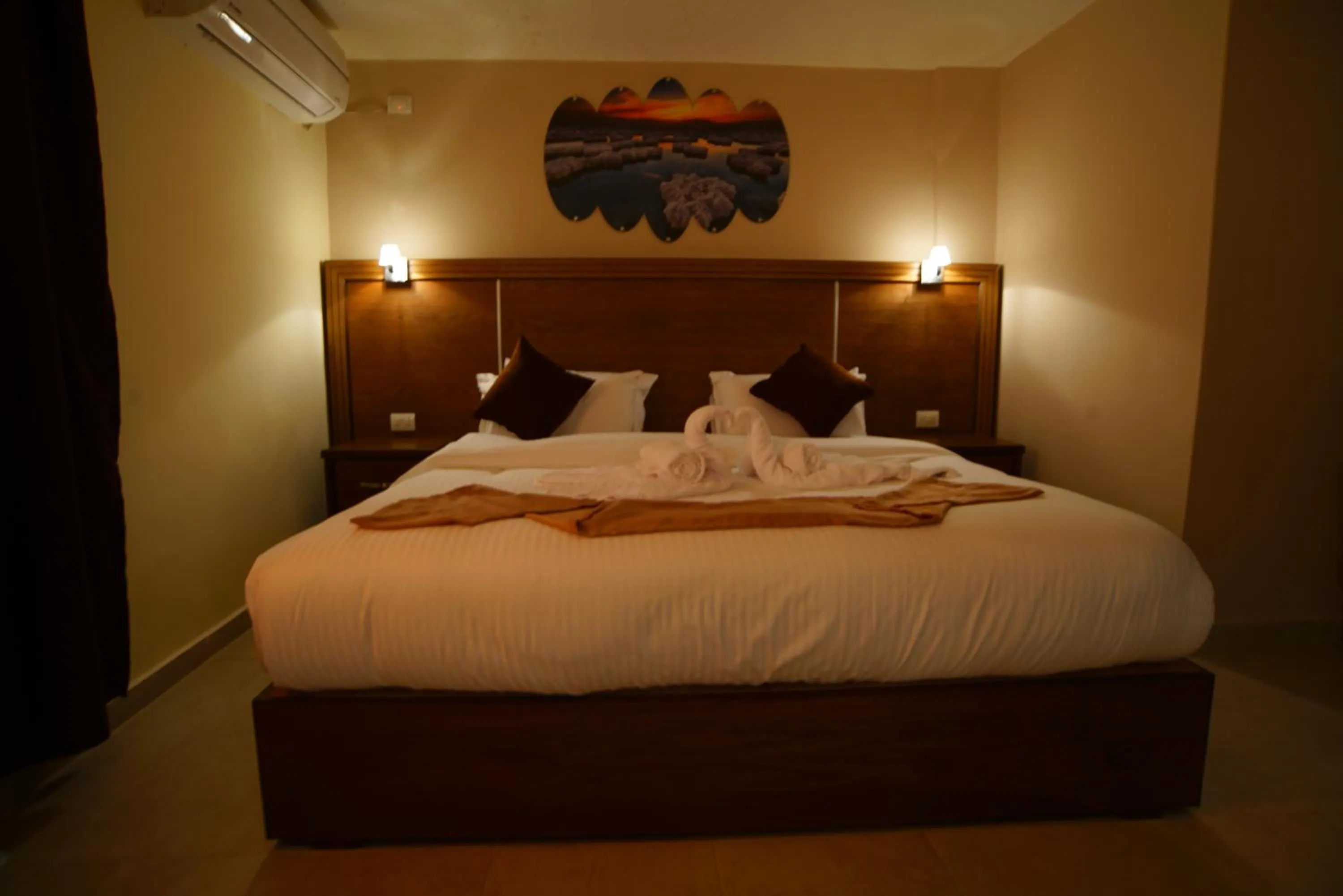 Photo of the whole room, Bed in Petra Aretas Hotel