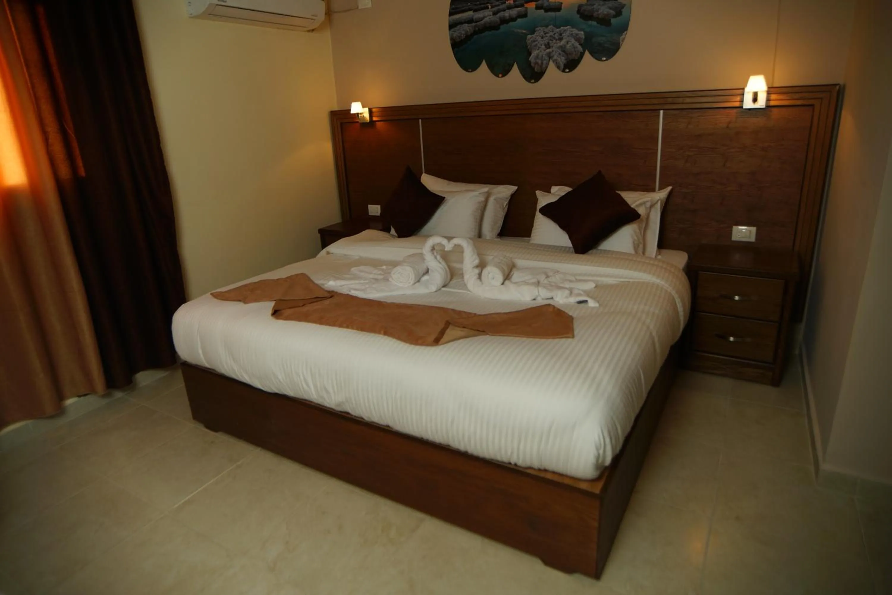 Photo of the whole room, Bed in Petra Aretas Hotel