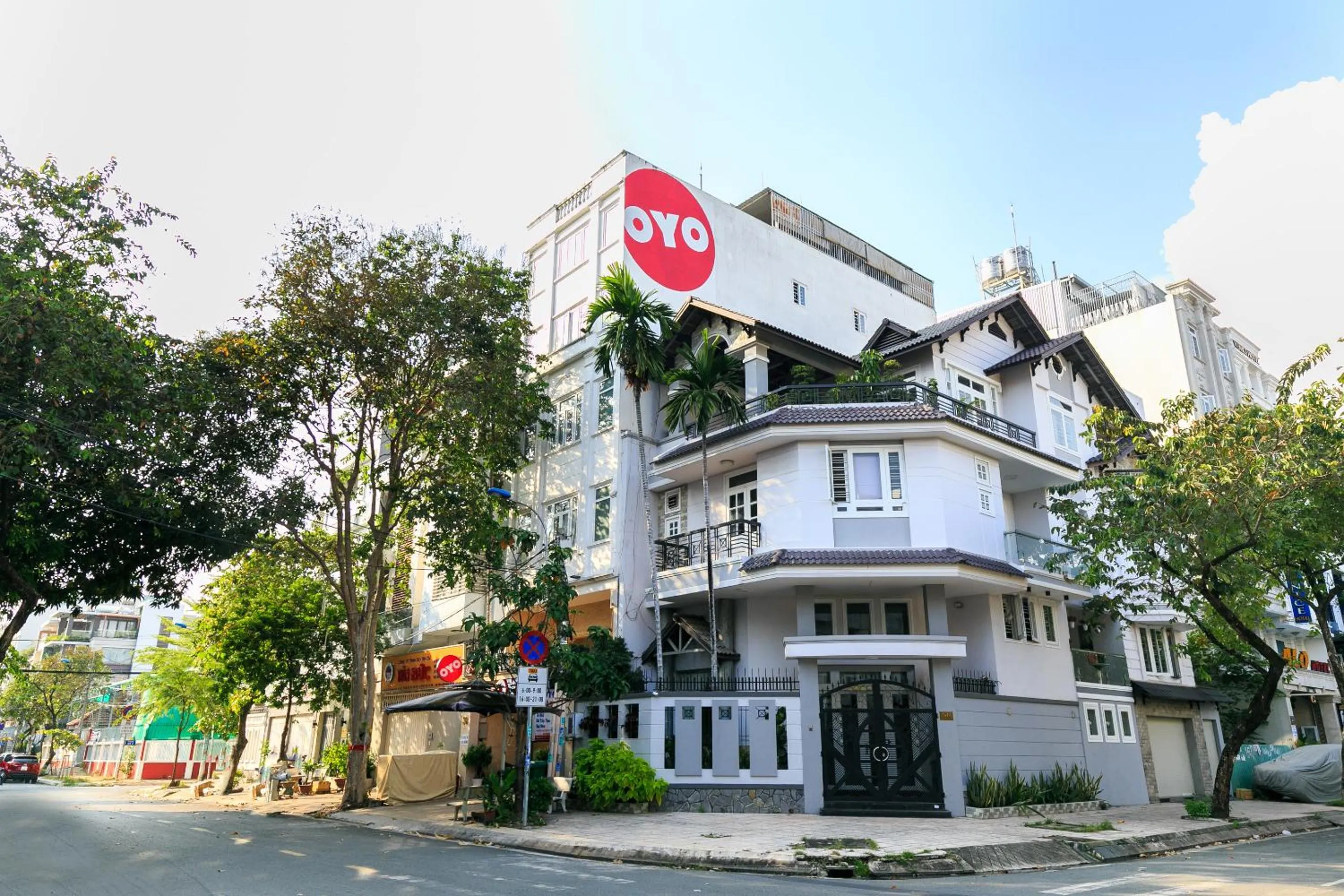 Property building in Hung Phat Hotel - Trung Son