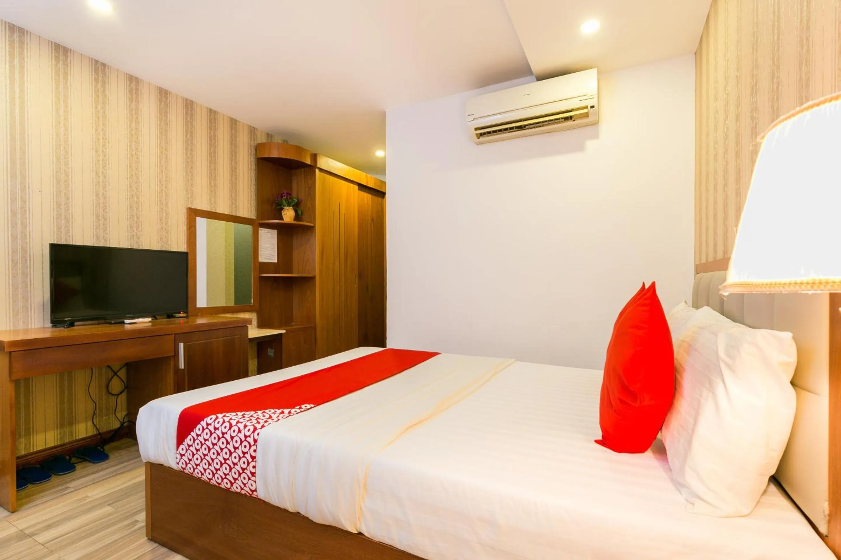 Photo of the whole room, Bed in Hung Phat Hotel - Trung Son