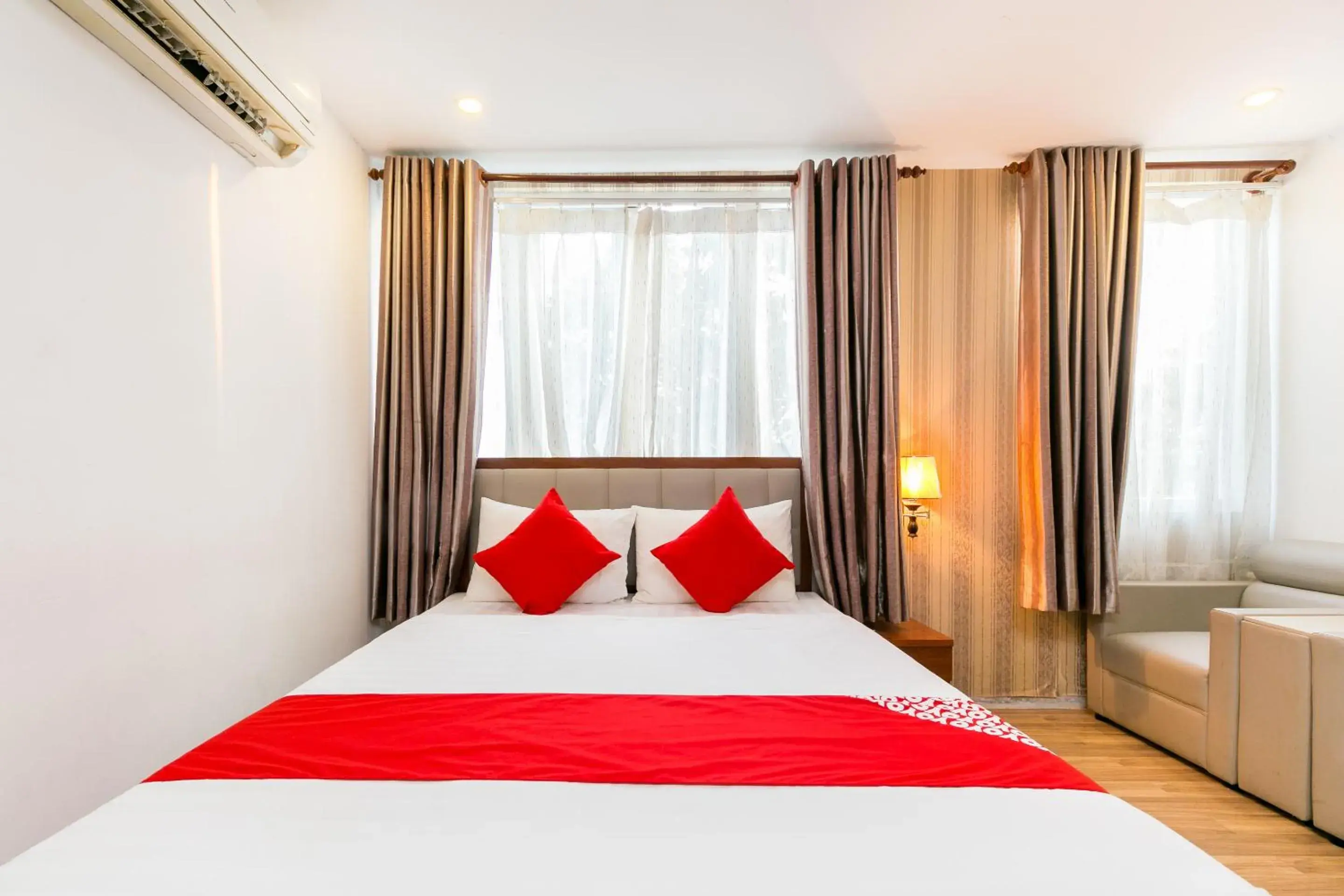 Deluxe King Room in Hung Phat Hotel - Trung Son Deluxe King Room in Hung Phat Hotel - Trung Son