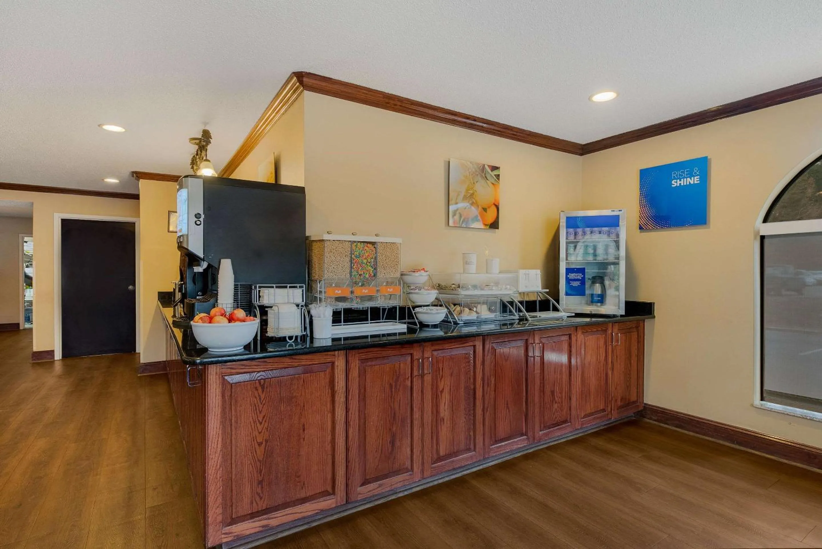 Breakfast in Comfort Inn Fayetteville I-95