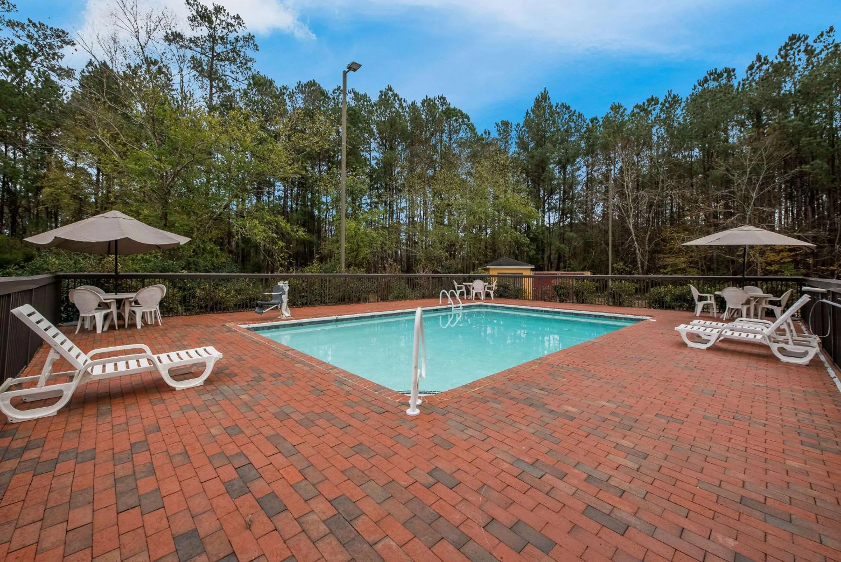 Swimming pool in Comfort Inn Fayetteville I-95