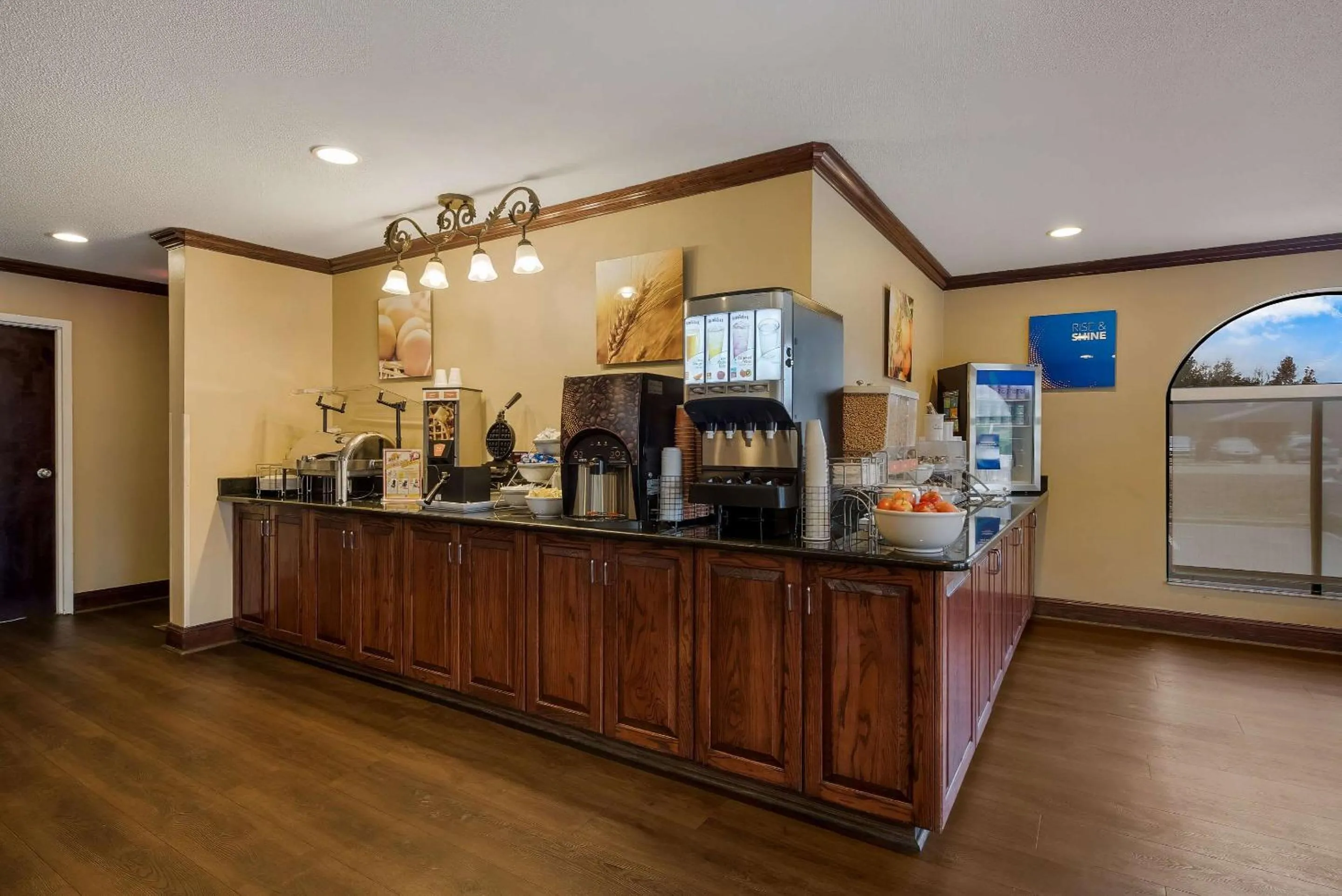 Breakfast in Comfort Inn Fayetteville I-95