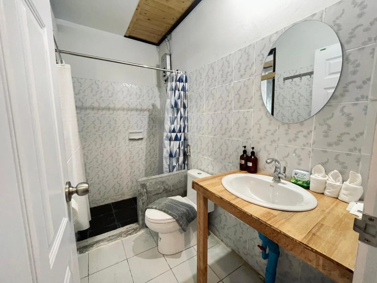 Bathroom in Mookboonchu Guesthouse ,Kohmook Trang