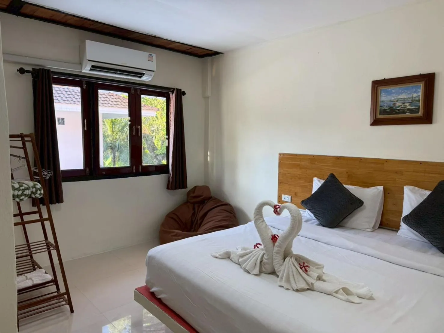 Activities, Bed in Mookboonchu Guesthouse ,Kohmook Trang