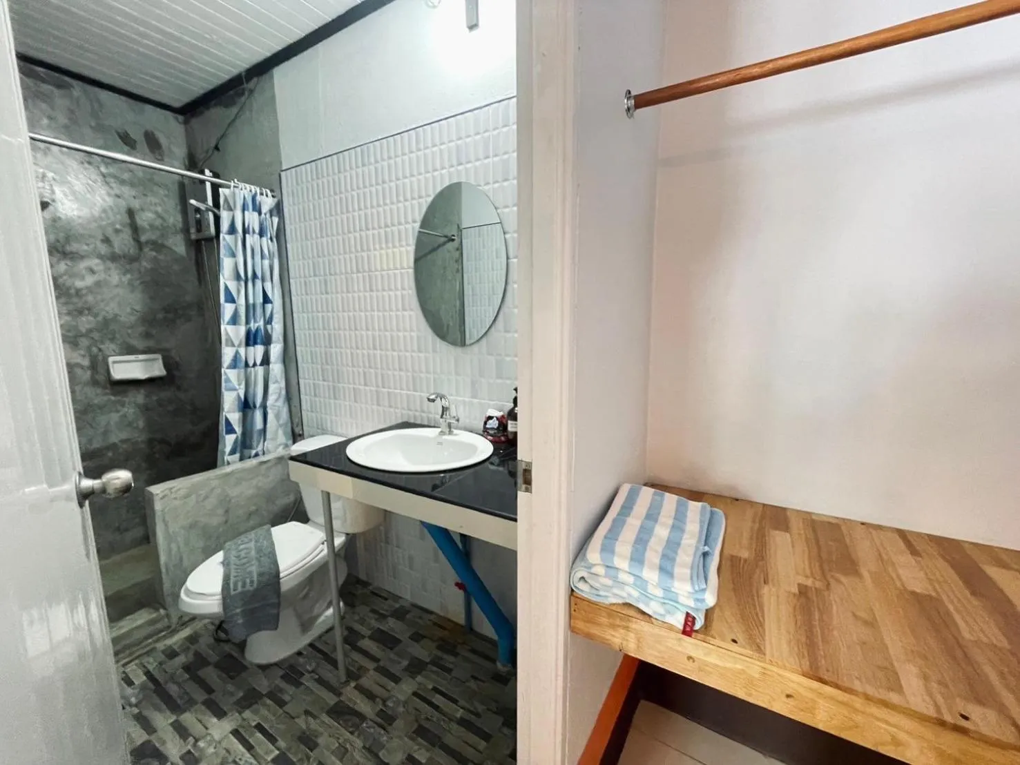 Bathroom in Mookboonchu Guesthouse ,Kohmook Trang