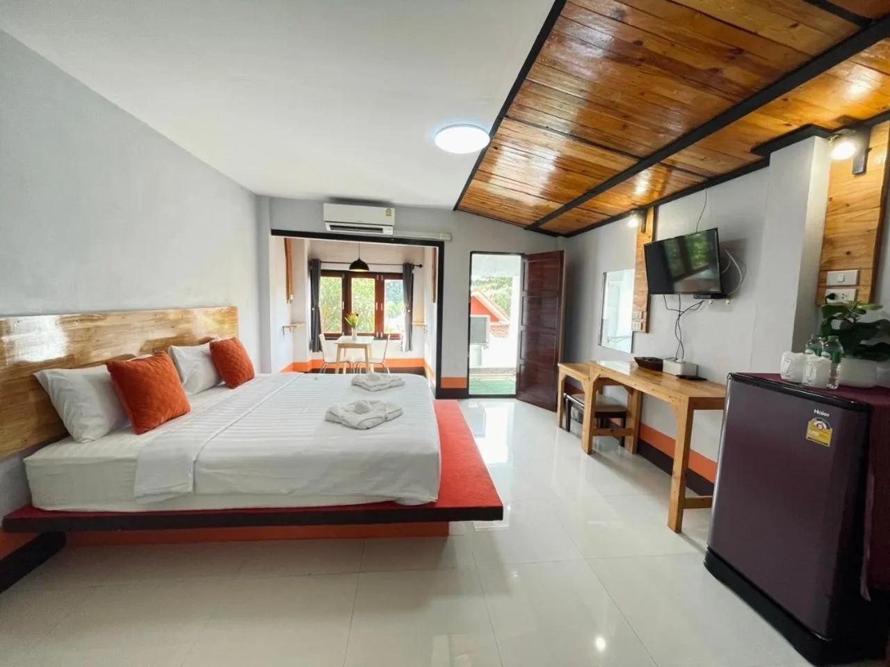Photo of the whole room, Bed in Mookboonchu Guesthouse ,Kohmook Trang