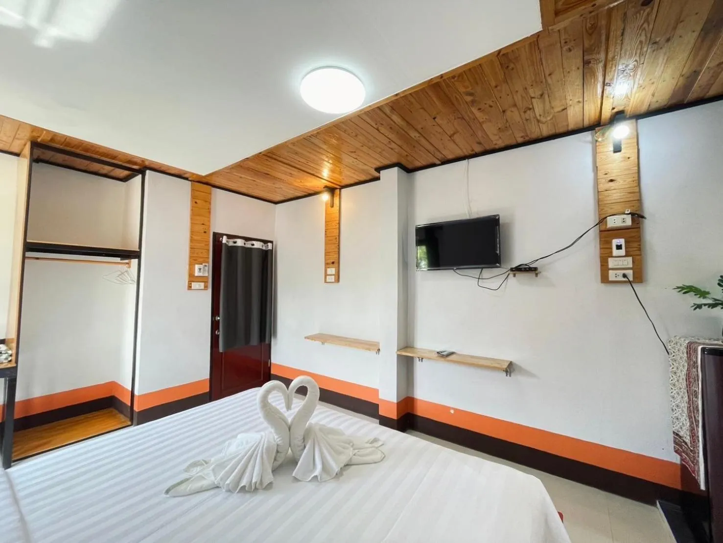 Photo of the whole room, Bed in Mookboonchu Guesthouse ,Kohmook Trang