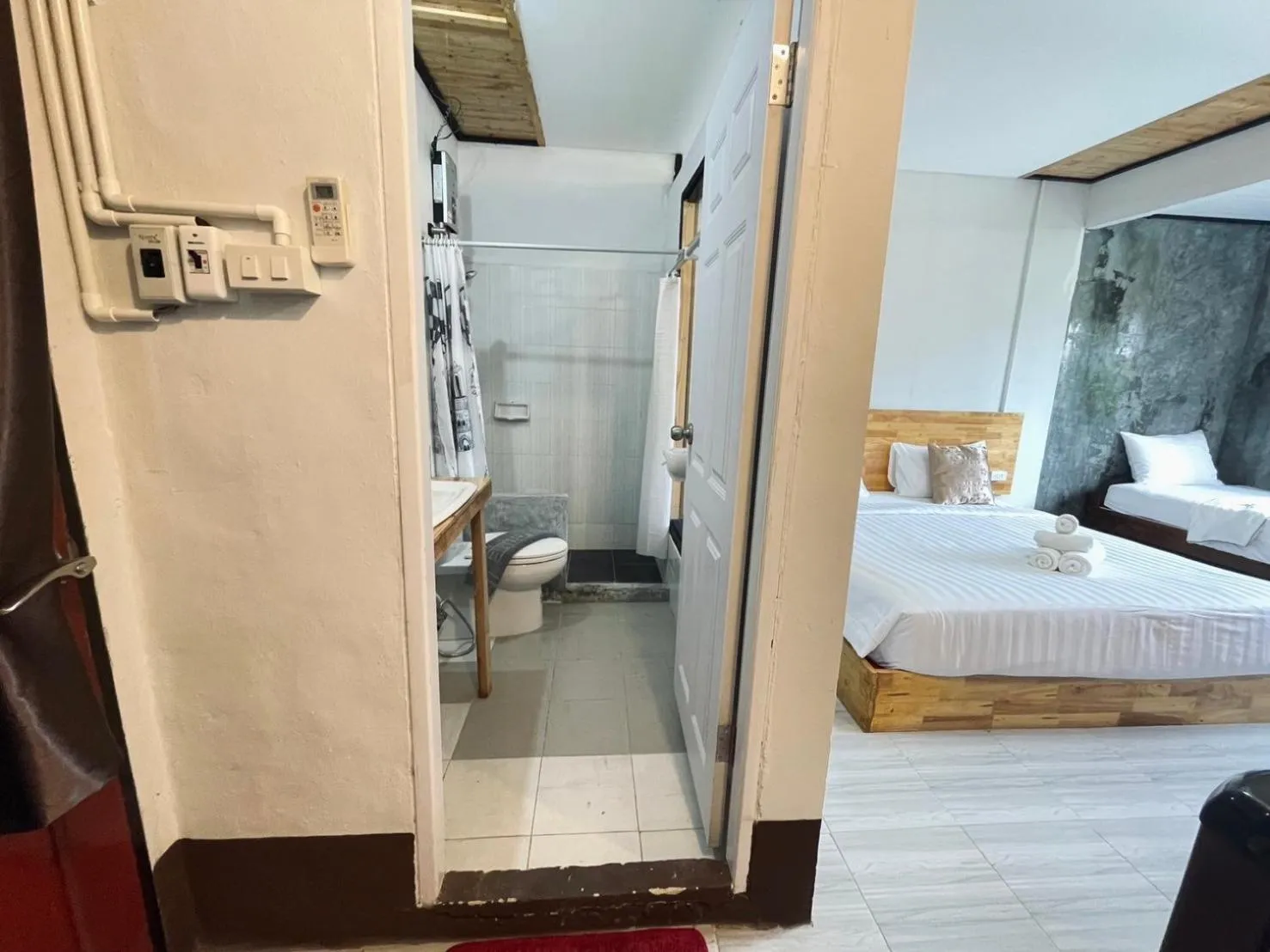 Bathroom, Bed in Mookboonchu Guesthouse ,Kohmook Trang