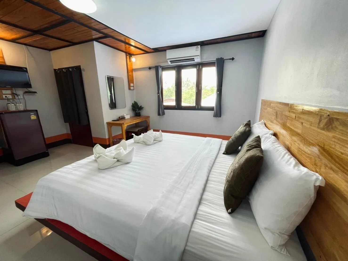 Photo of the whole room, Bed in Mookboonchu Guesthouse ,Kohmook Trang
