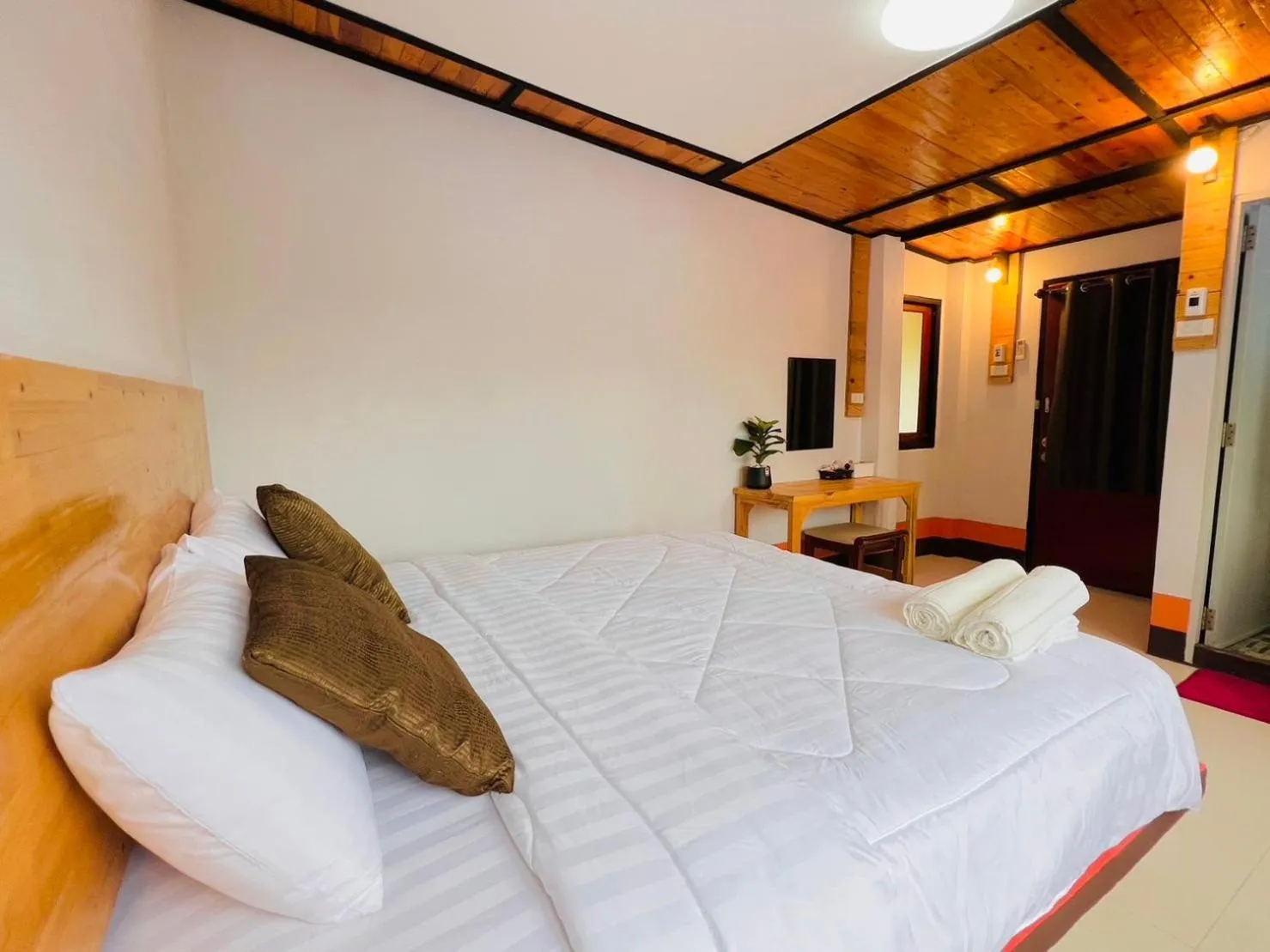 Bed in Mookboonchu Guesthouse ,Kohmook Trang