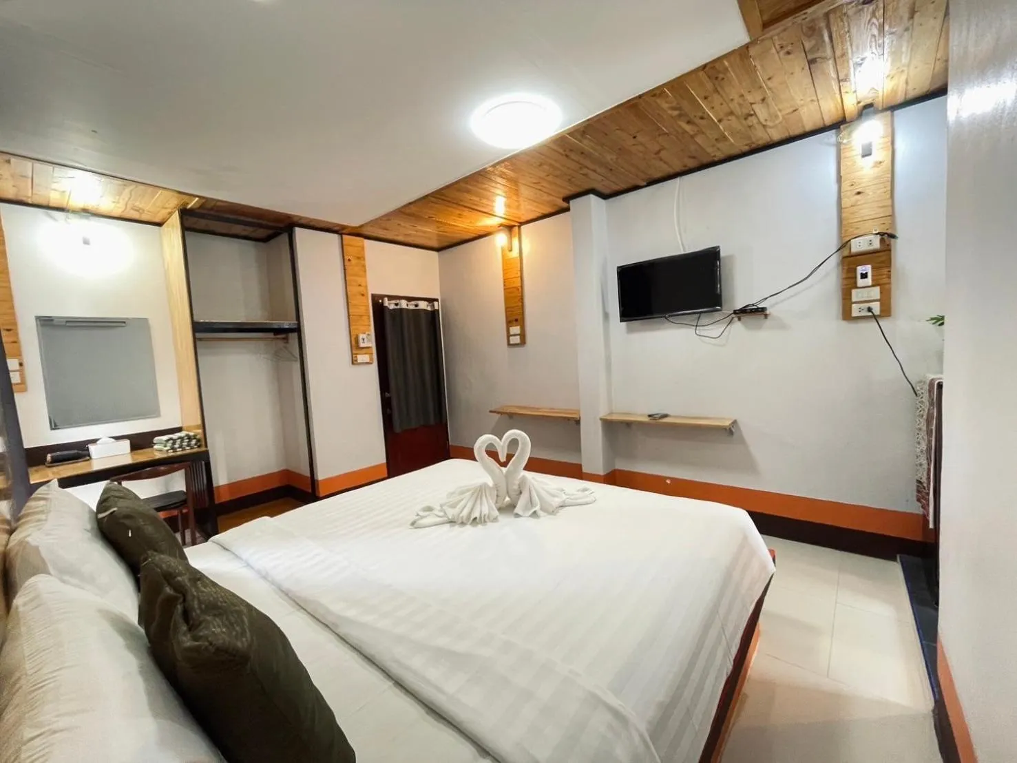Bed in Mookboonchu Guesthouse ,Kohmook Trang