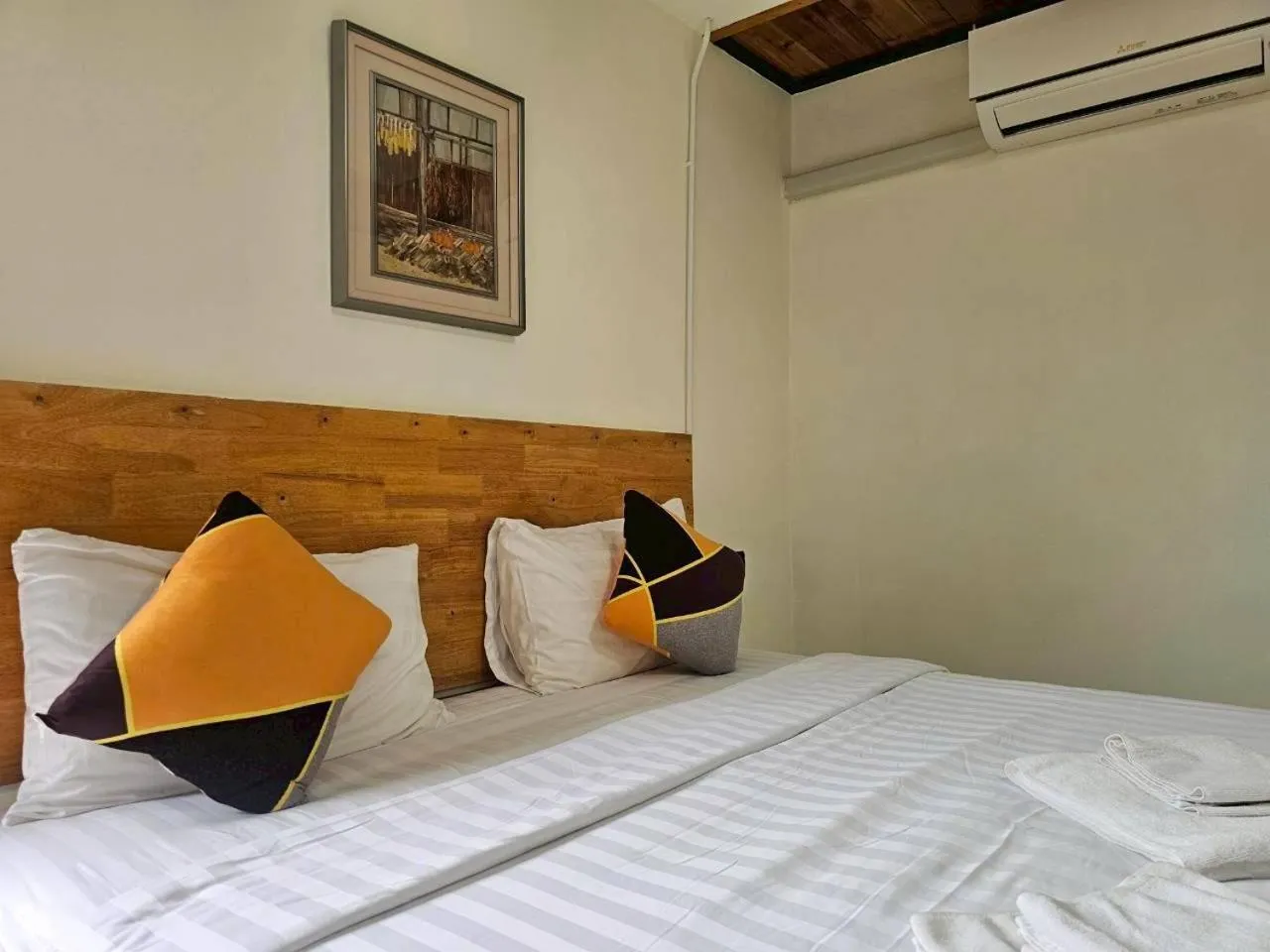 Bed in Mookboonchu Guesthouse ,Kohmook Trang