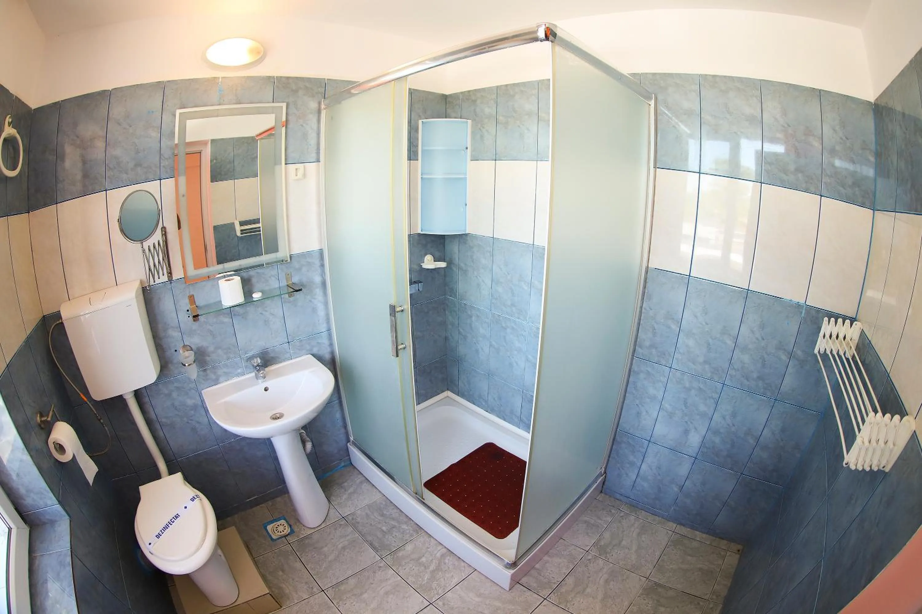 Shower in Hotel Proton K3