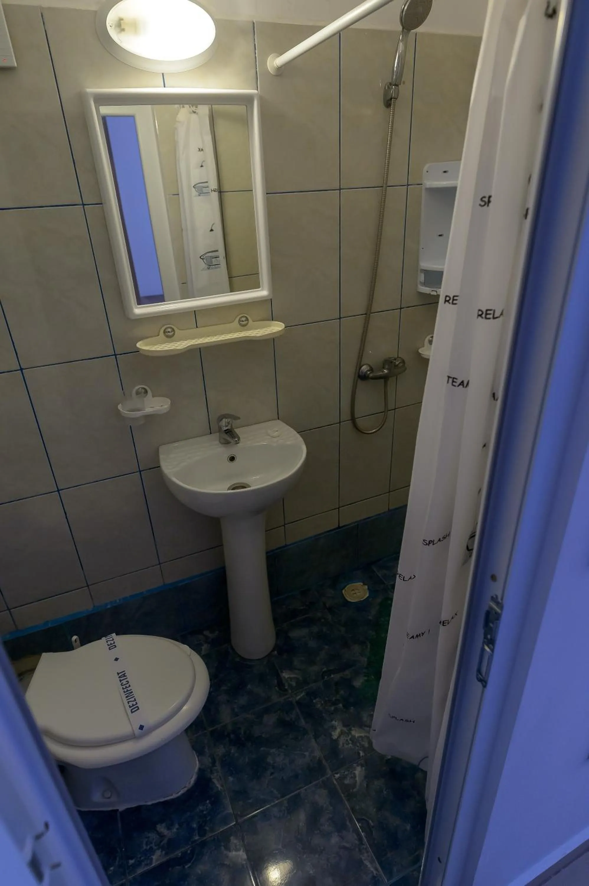 Shower in Hotel Proton K3