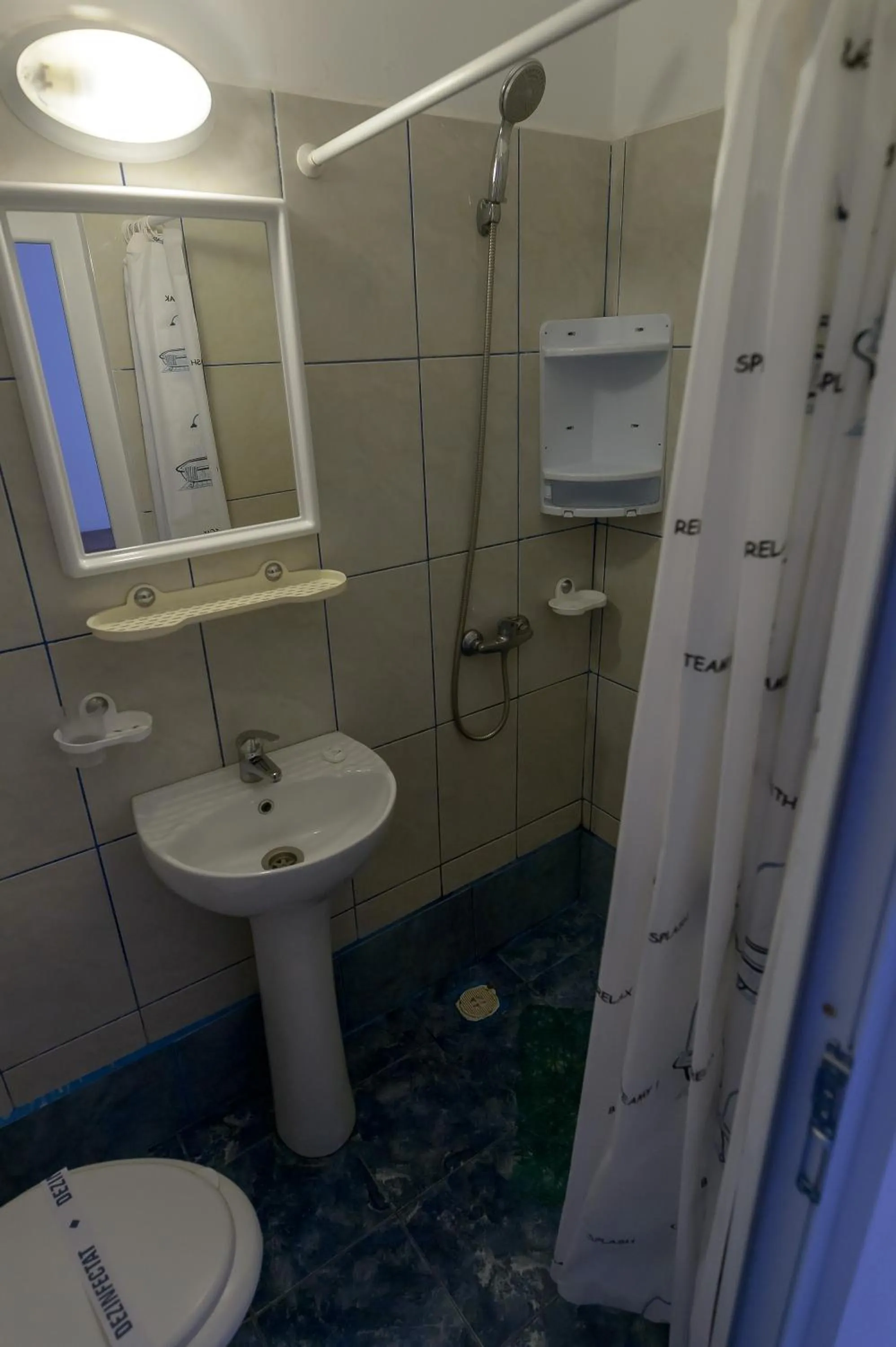 Shower in Hotel Proton K3